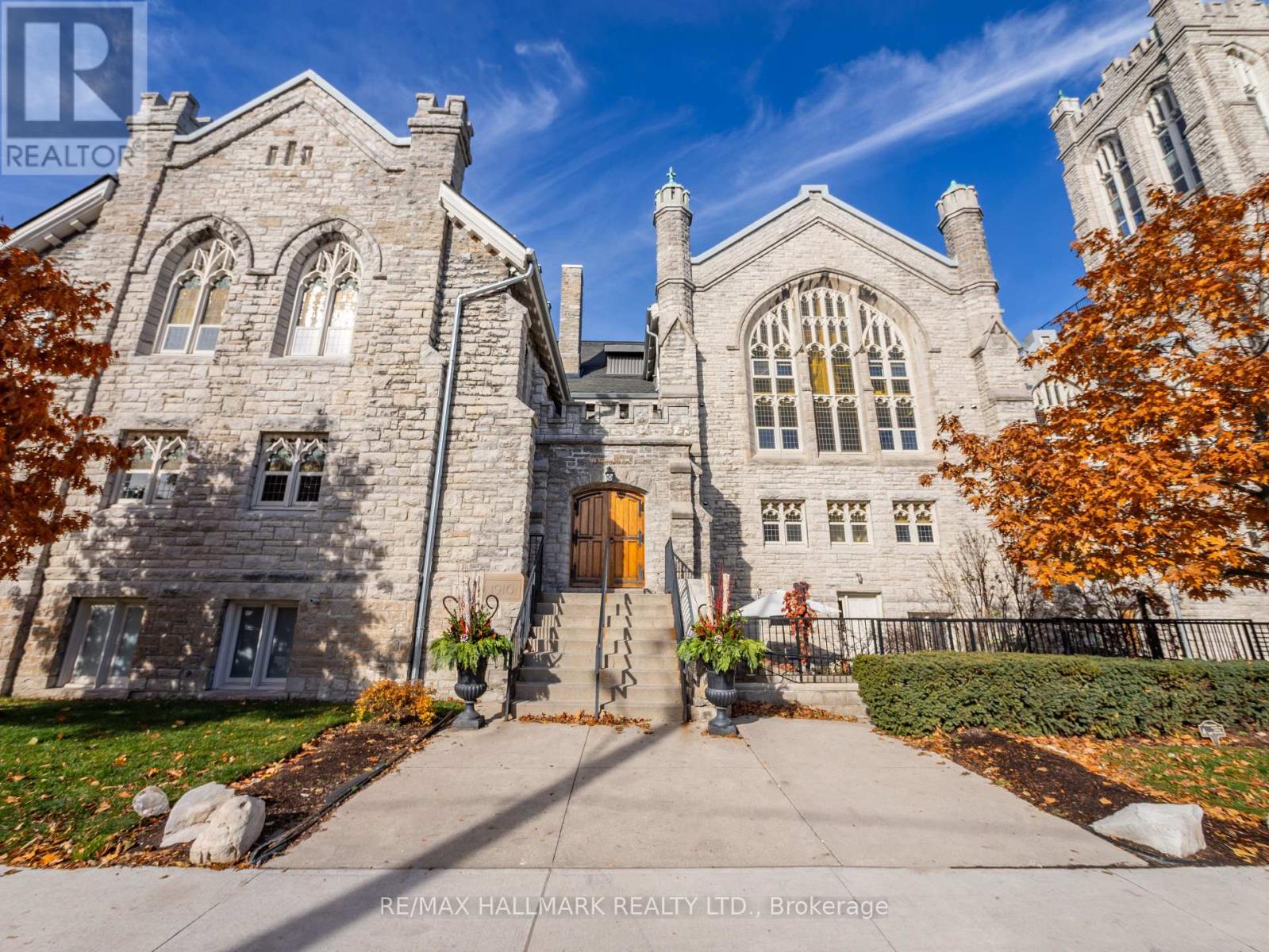 301 - 384 Sunnyside Avenue, Toronto (High Park-Swansea), Ontario  M6R 2S1 - Photo 2 - W12609240