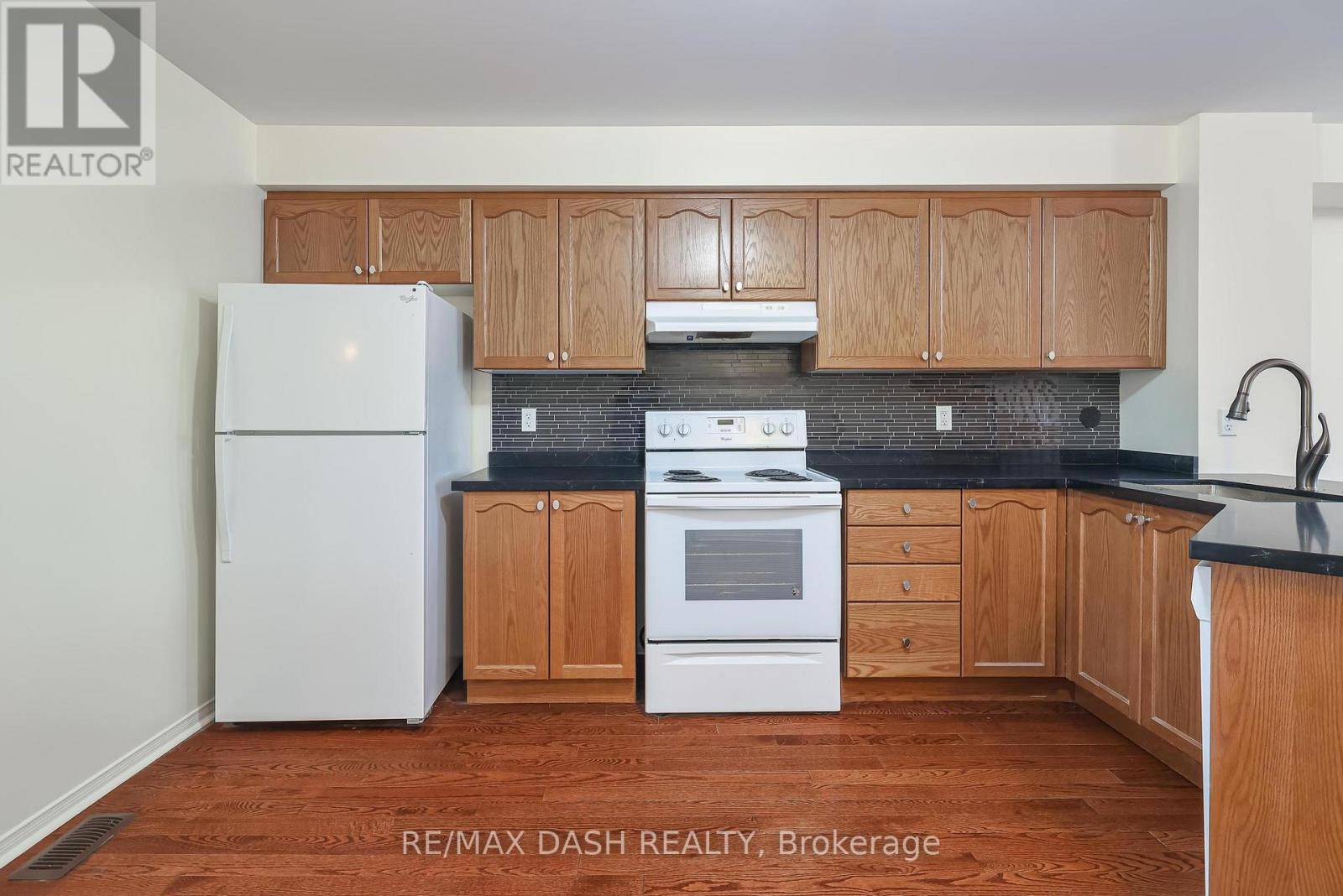 57 Ted Wray Circle, Toronto, Ontario  M3L 0G8 - Photo 24 - W12609250