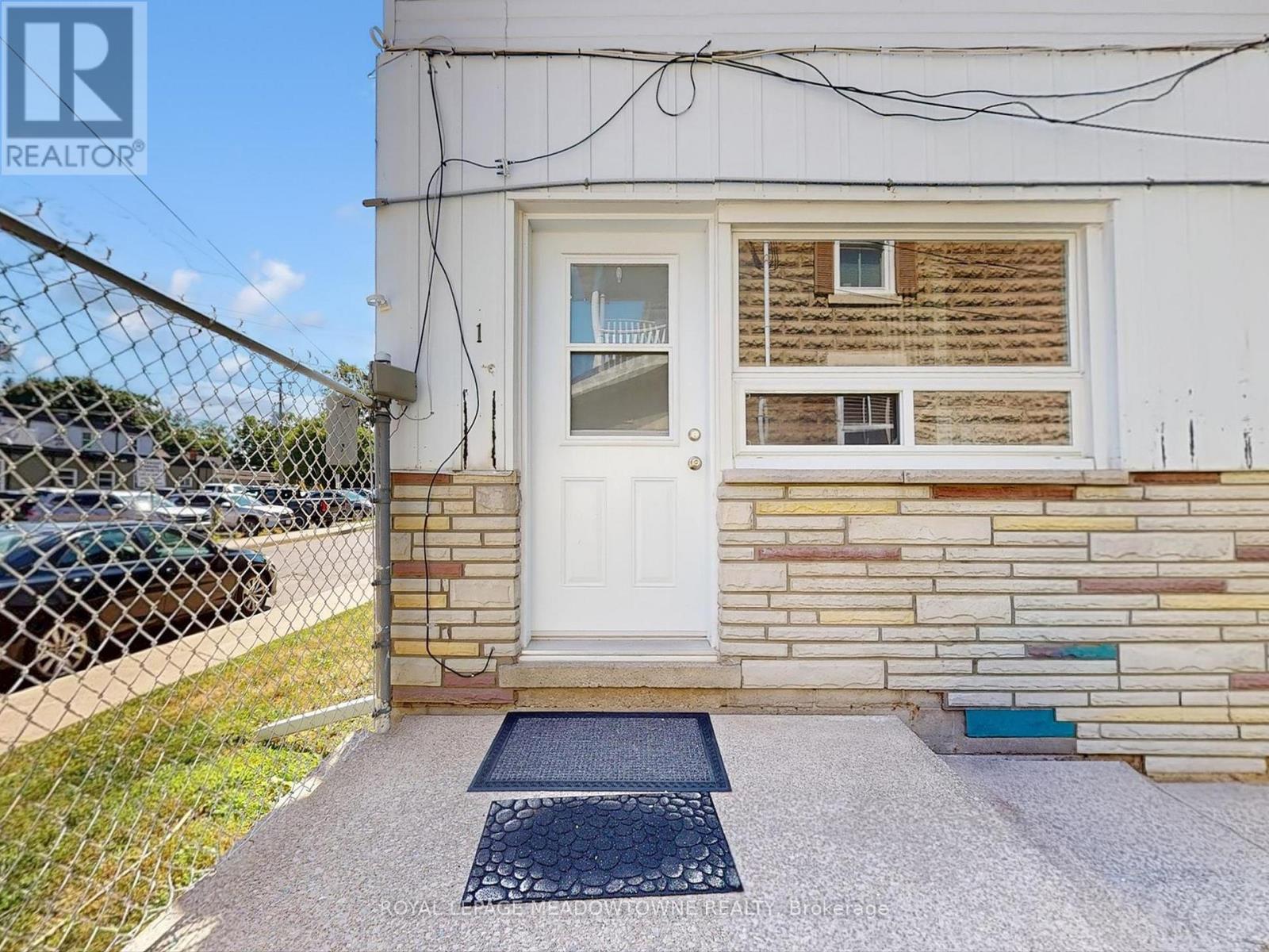 1 - 12 Wesleyan Street, Halton Hills, Ontario  L7G 2E1 - Photo 4 - W12609254