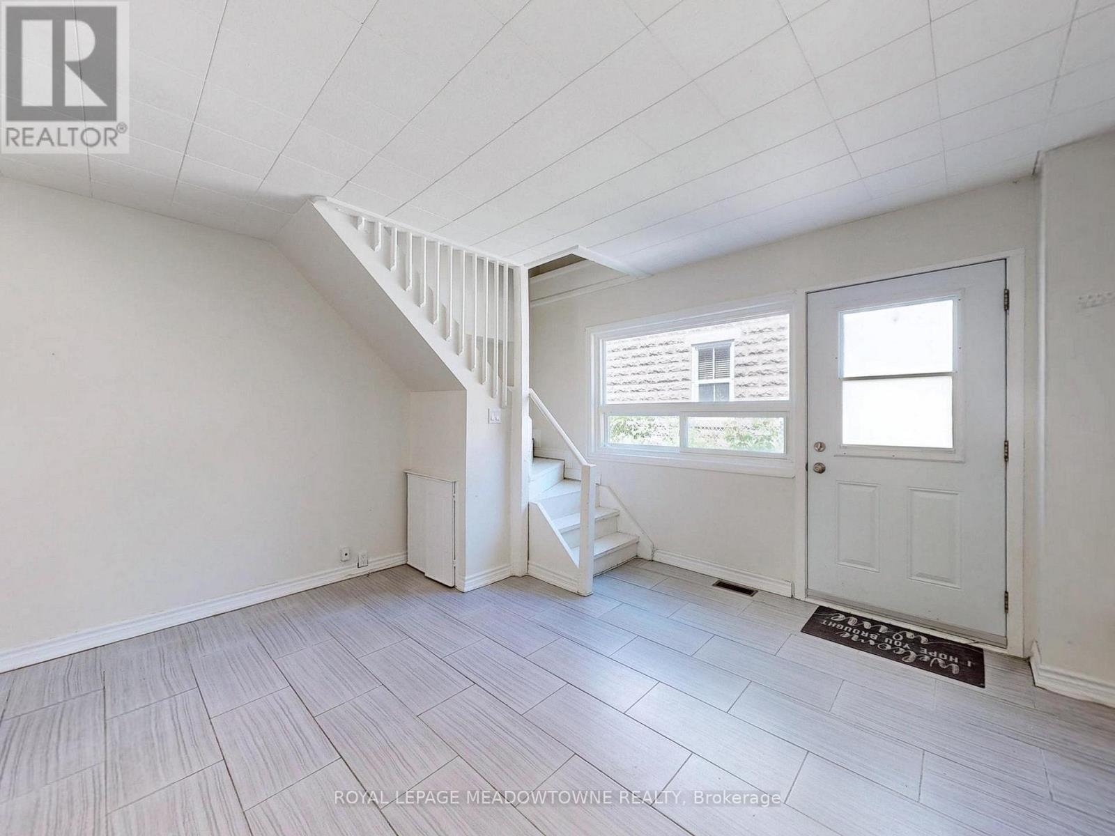 1 - 12 Wesleyan Street, Halton Hills, Ontario  L7G 2E1 - Photo 5 - W12609254