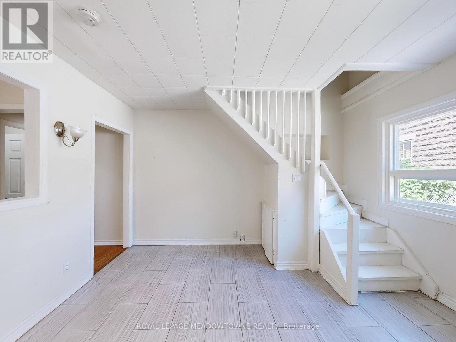 1 - 12 Wesleyan Street, Halton Hills, Ontario  L7G 2E1 - Photo 6 - W12609254