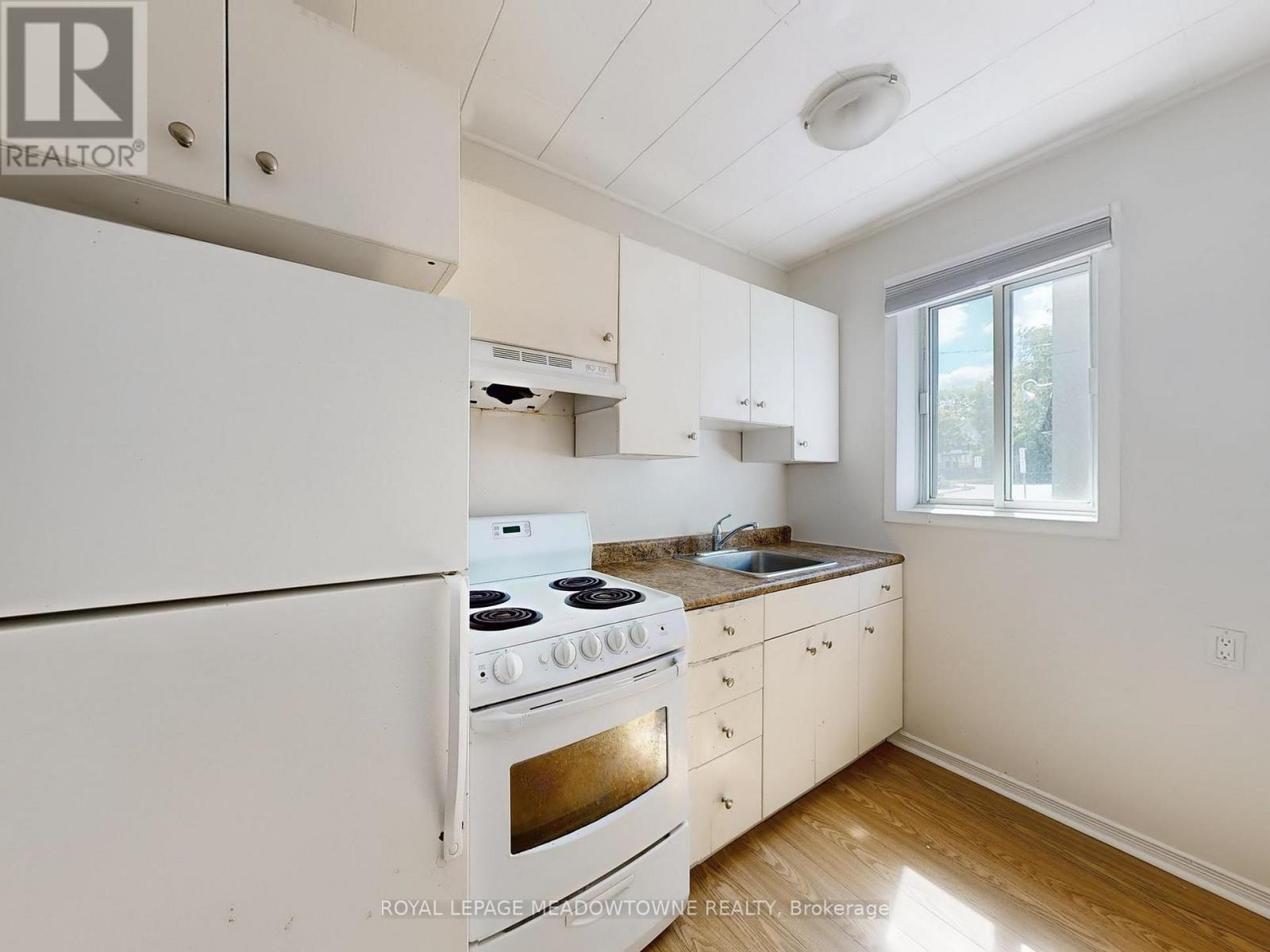 1 - 12 Wesleyan Street, Halton Hills, Ontario  L7G 2E1 - Photo 9 - W12609254