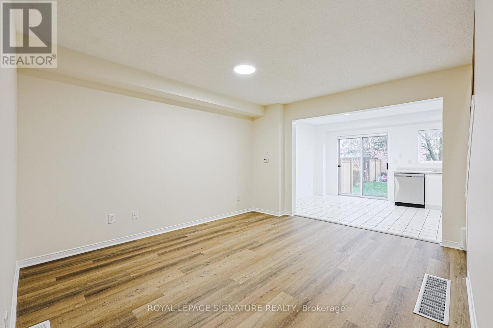 6 - 3 Pleasantview Avenue, Brampton (Brampton West), Ontario  L6X 5E8 - Photo 2 - W12609282