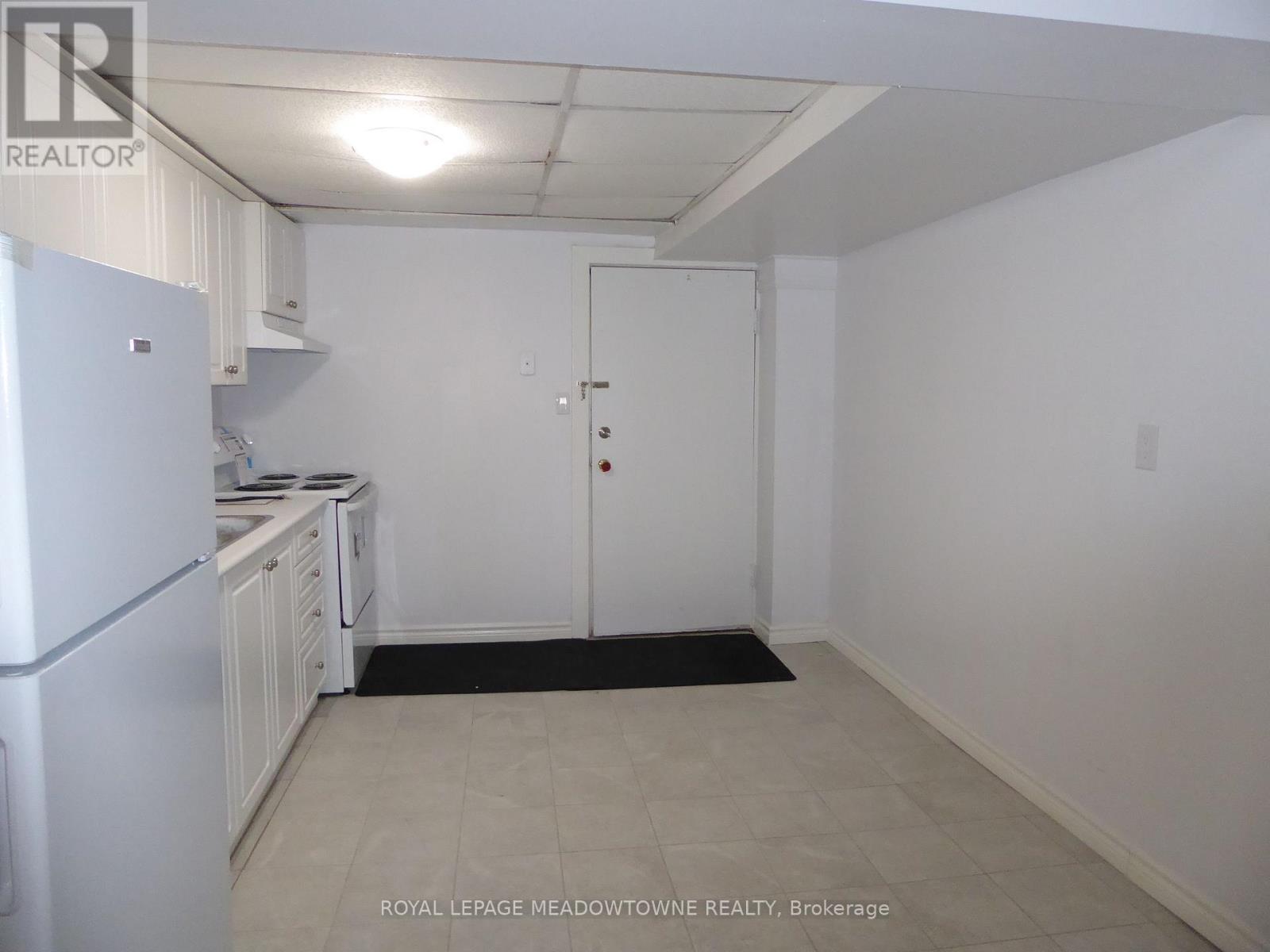 10 - 70 Mill Street, Halton Hills, Ontario  L7G 2C9 - Photo 5 - W12609318