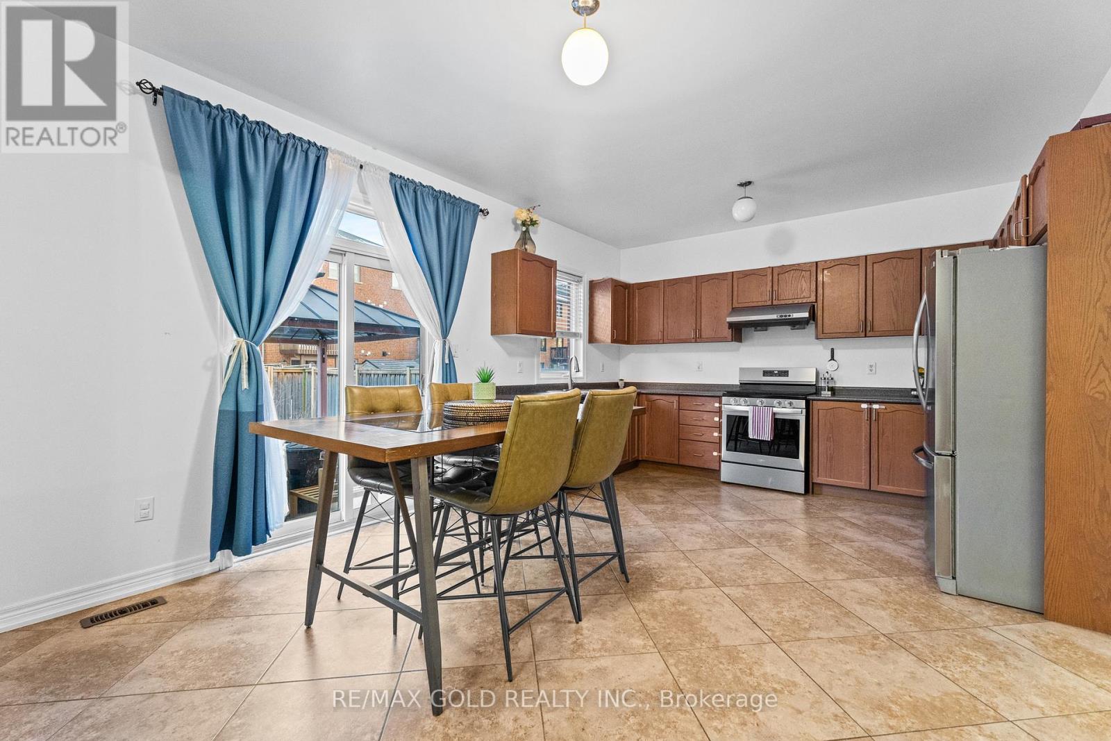 7 Gardenbrooke Trail, Brampton, Ontario  L6P 3L1 - Photo 11 - W12609336