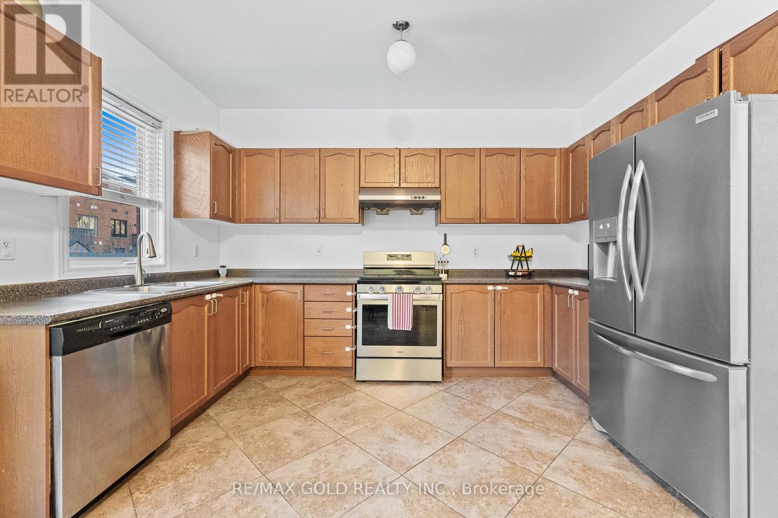 7 Gardenbrooke Trail, Brampton, Ontario  L6P 3L1 - Photo 12 - W12609336