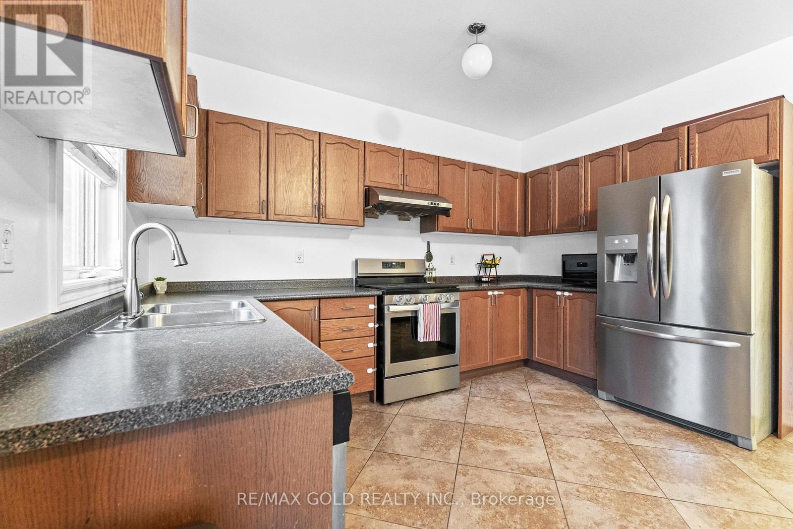 7 Gardenbrooke Trail, Brampton, Ontario  L6P 3L1 - Photo 13 - W12609336