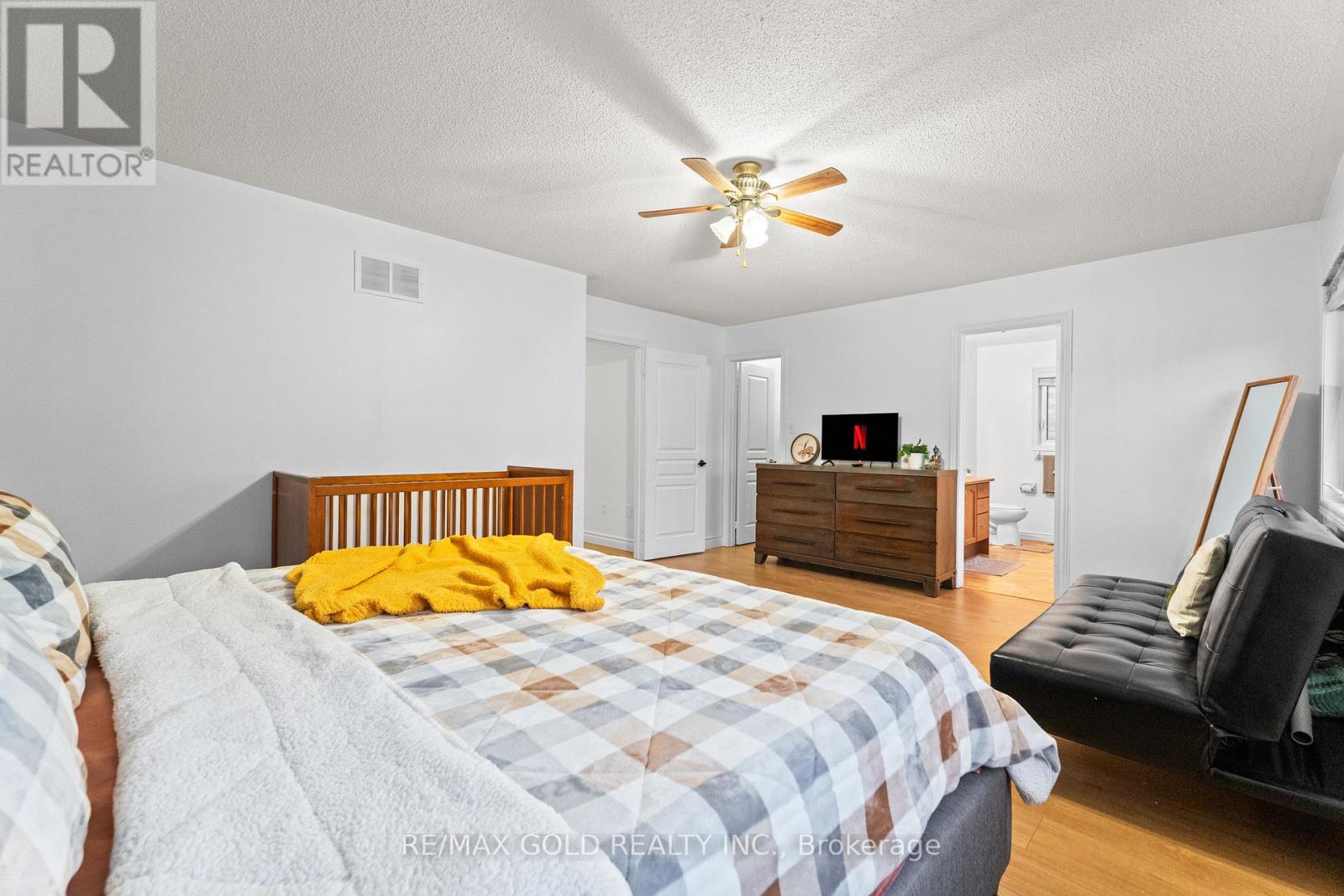 7 Gardenbrooke Trail, Brampton, Ontario  L6P 3L1 - Photo 21 - W12609336