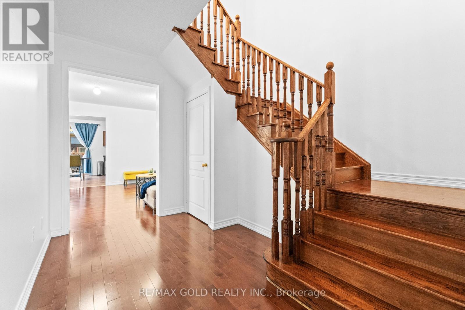 7 Gardenbrooke Trail, Brampton, Ontario  L6P 3L1 - Photo 9 - W12609336