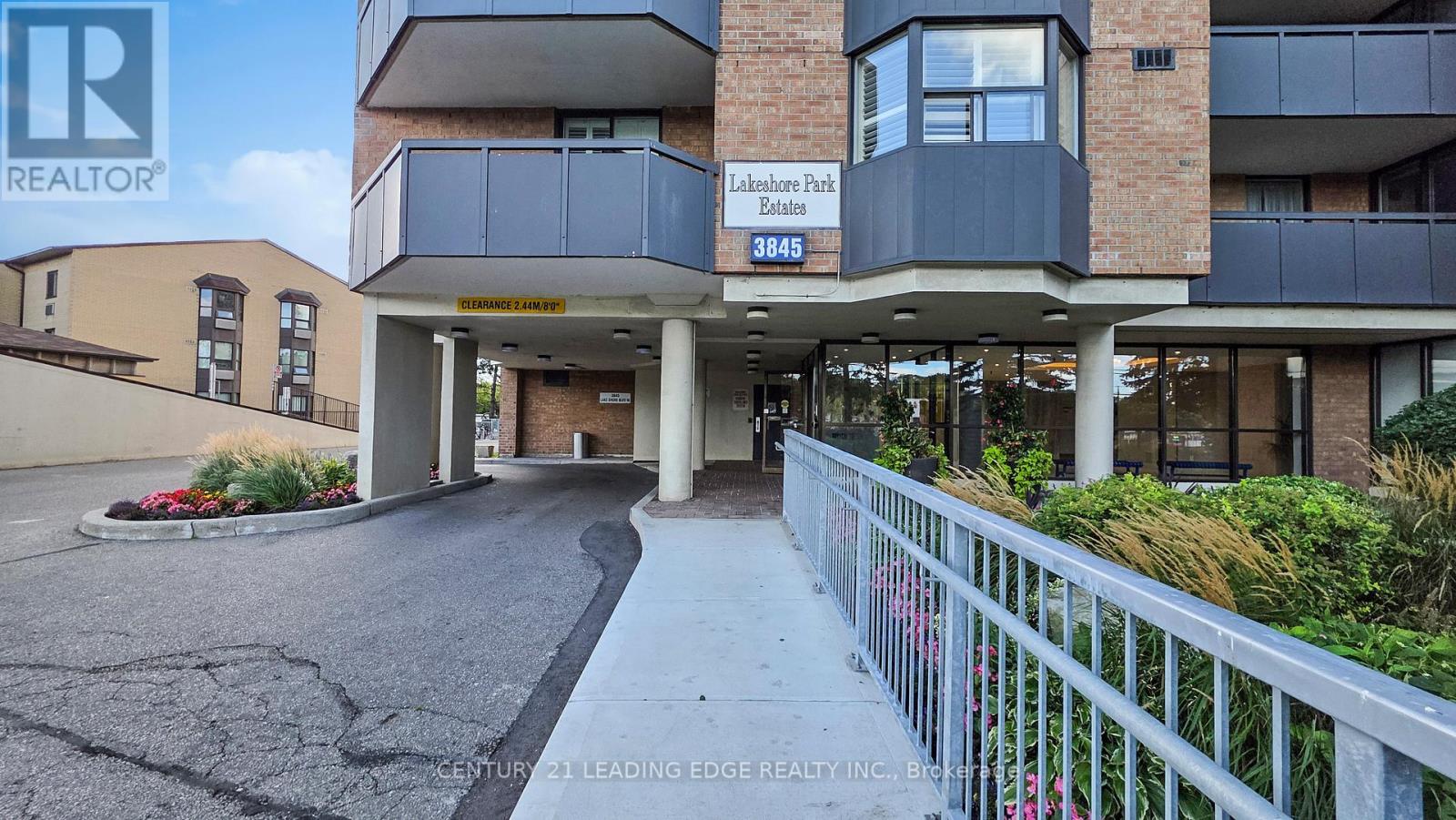 1611 - 3845 Lake Shore Boulevard W, Toronto, Ontario  M8W 4Y3 - Photo 3 - W12609352
