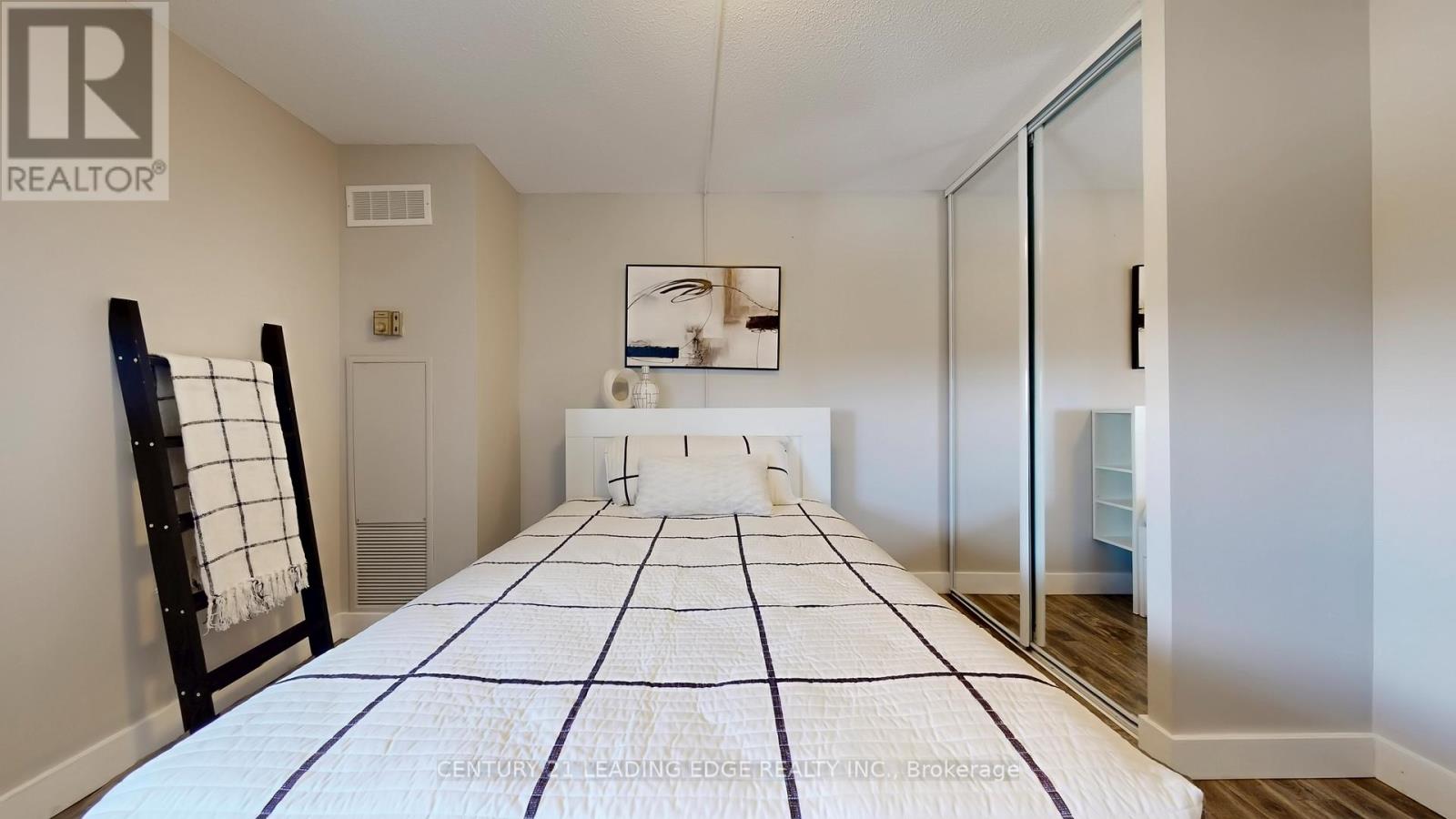 1611 - 3845 Lake Shore Boulevard W, Toronto (Long Branch), Ontario  M8W 4Y3 - Photo 33 - W12609352