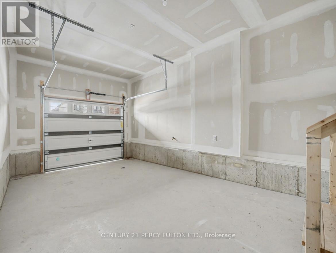 396 Kennedy Circle W, Milton (Cb Cobban), Ontario  L9E 2C6 - Photo 10 - W12609358