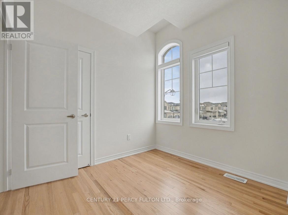 396 Kennedy Circle W, Milton (Cb Cobban), Ontario  L9E 2C6 - Photo 19 - W12609358