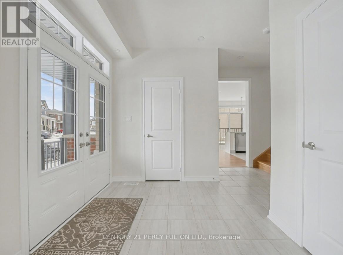 396 Kennedy Circle W, Milton (Cb Cobban), Ontario  L9E 2C6 - Photo 4 - W12609358