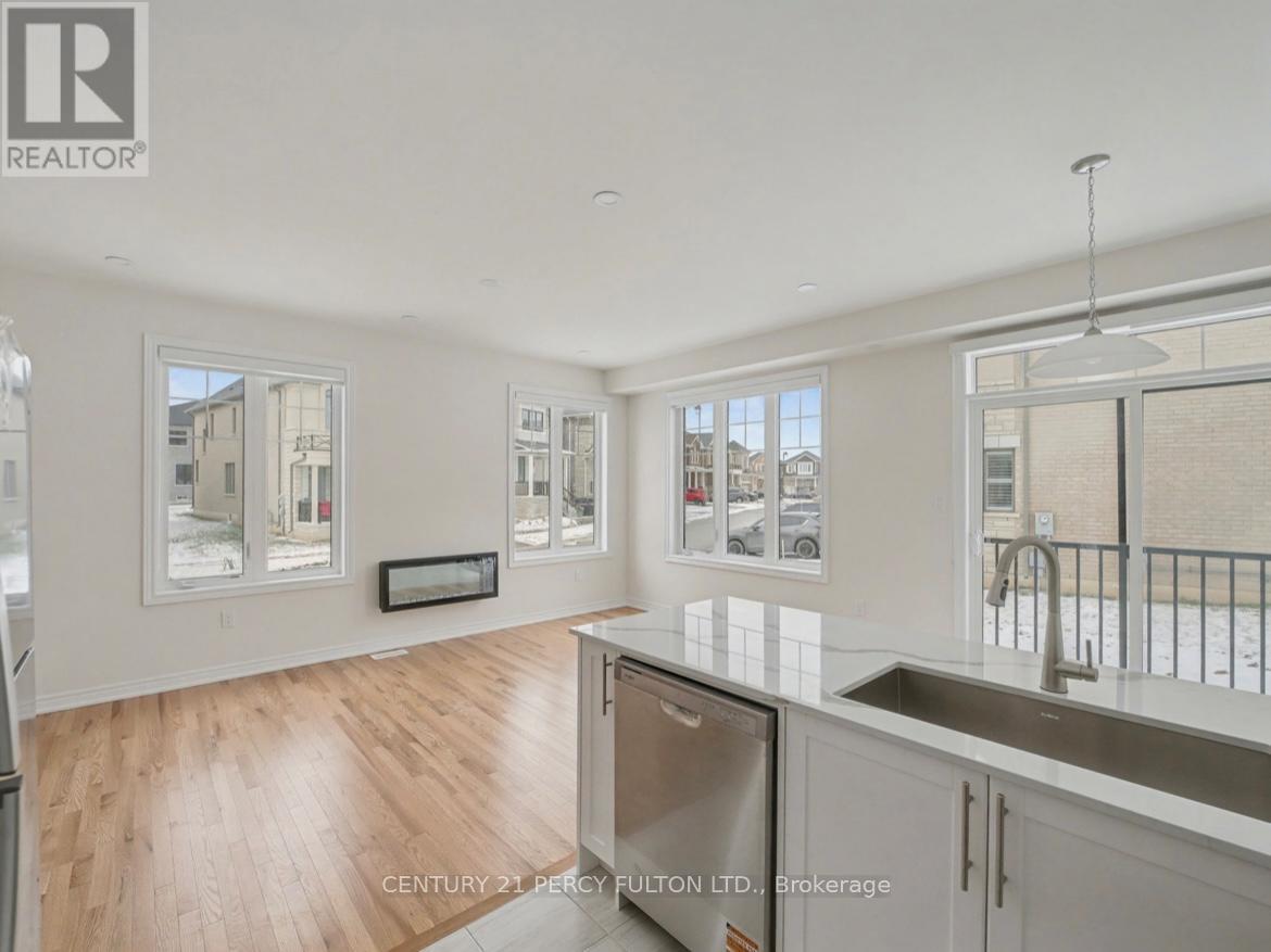 396 Kennedy Circle W, Milton (Cb Cobban), Ontario  L9E 2C6 - Photo 9 - W12609358