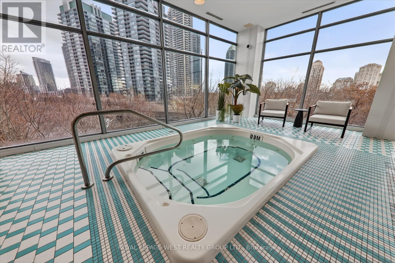 2431 - 165 Legion Road N, Toronto, Ontario  M8Y 0B3 - Photo 37 - W12598714