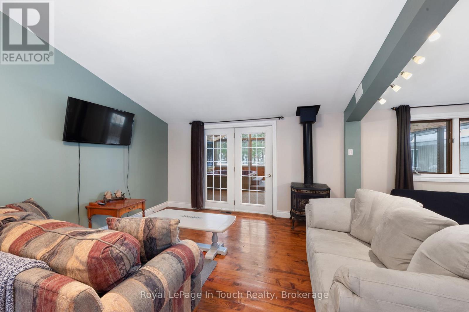 2198 Champlain Road, Tiny, Ontario L9M 0C4 - Photo 18 - S12609390