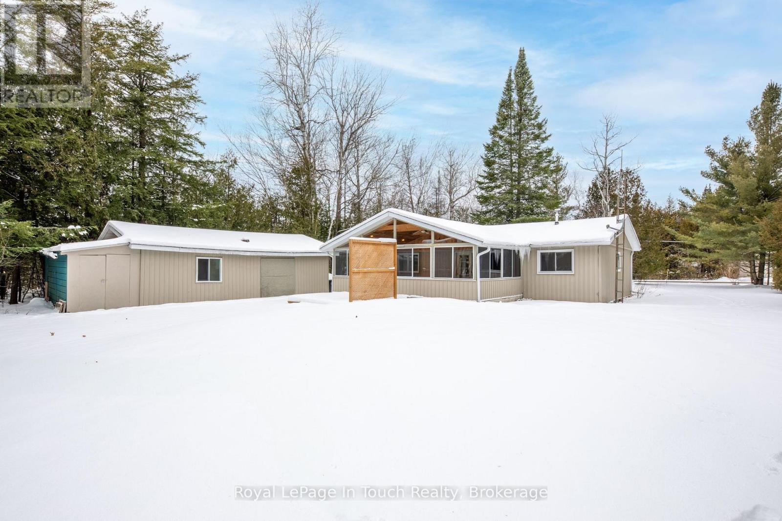 2198 Champlain Road, Tiny, Ontario L9M 0C4 - Photo 2 - S12609390
