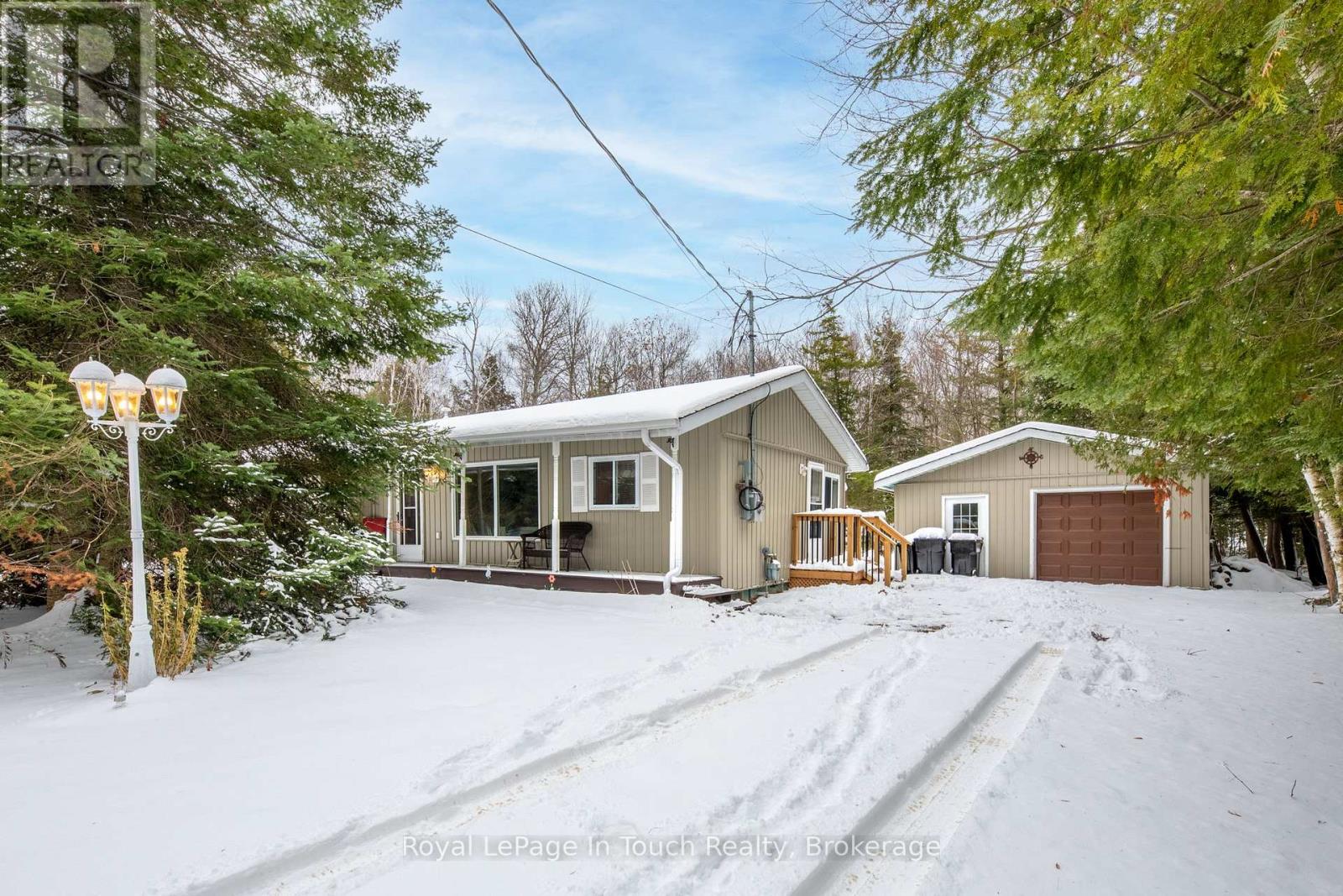 2198 Champlain Road, Tiny, Ontario L9M 0C4 - Photo 3 - S12609390
