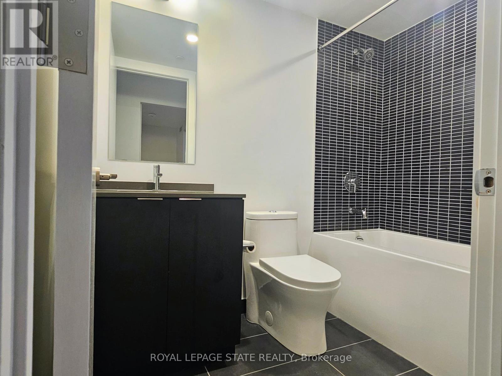 1114 - 1 Jarvis Street, Hamilton (Beasley), Ontario  L8R 3J2 - Photo 13 - X12609258