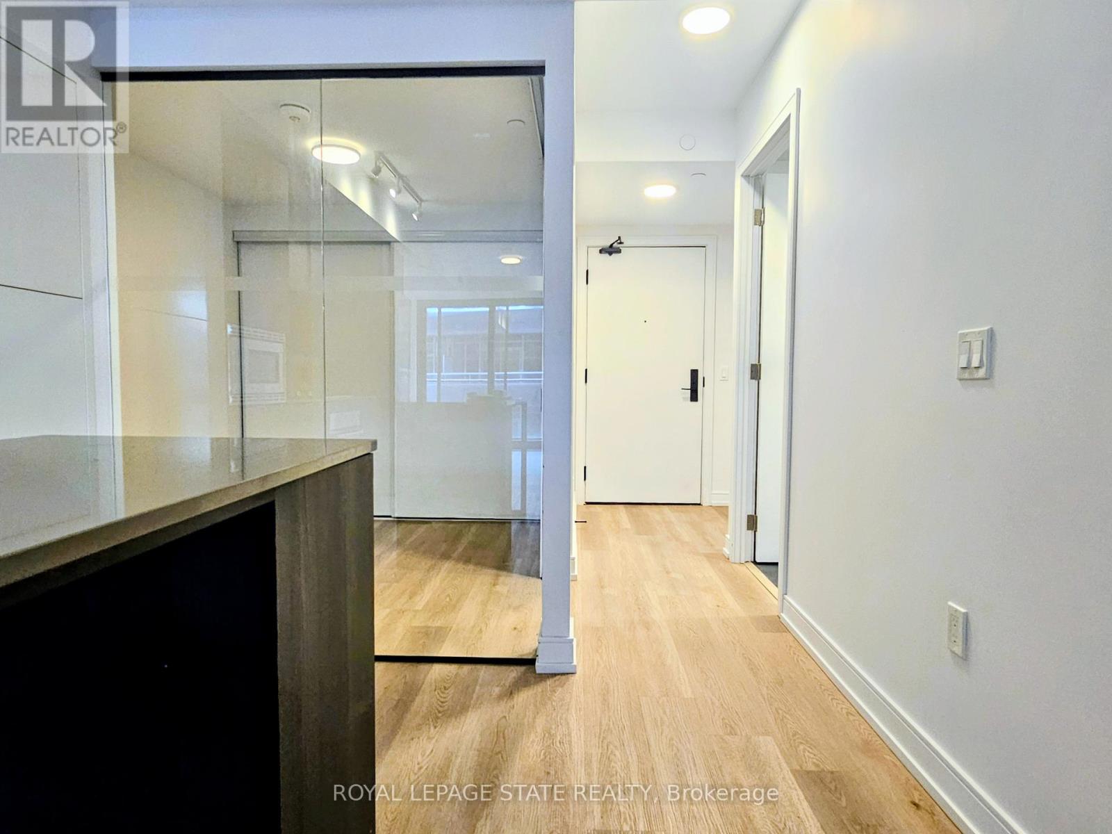 1114 - 1 Jarvis Street, Hamilton (Beasley), Ontario  L8R 3J2 - Photo 2 - X12609258