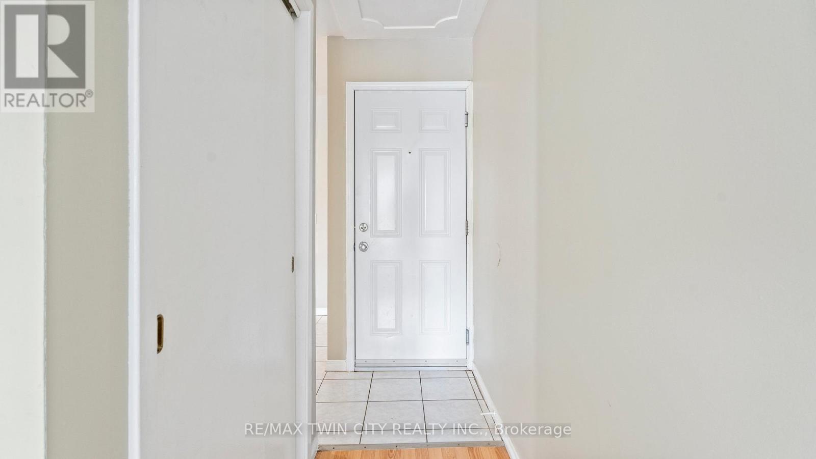 994 Colborne Street, Brantford, Ontario  N3S 3T4 - Photo 4 - X12609278