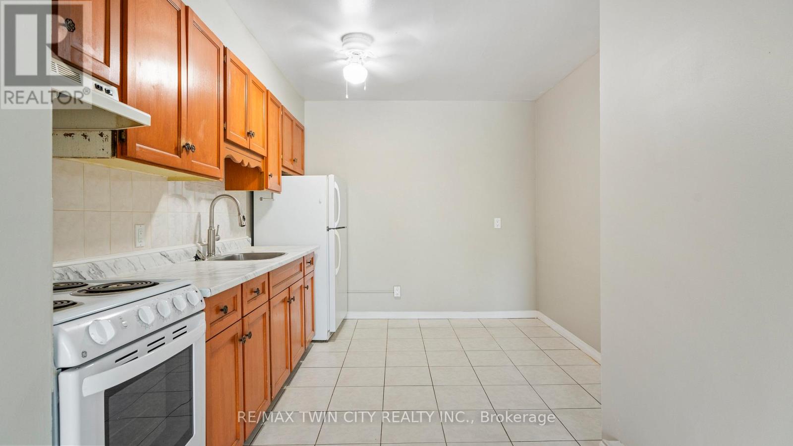 994 Colborne Street, Brantford, Ontario  N3S 3T4 - Photo 5 - X12609278