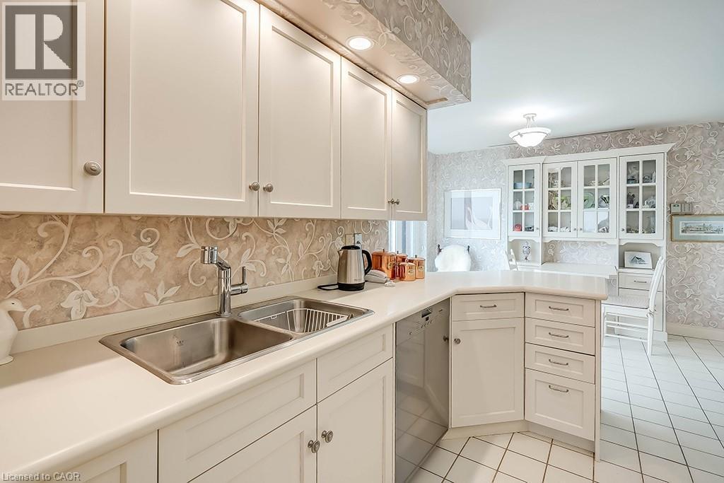 2220 Lakeshore Road Unit# 23, Burlington, Ontario  L7R 4G7 - Photo 23 - 40731010