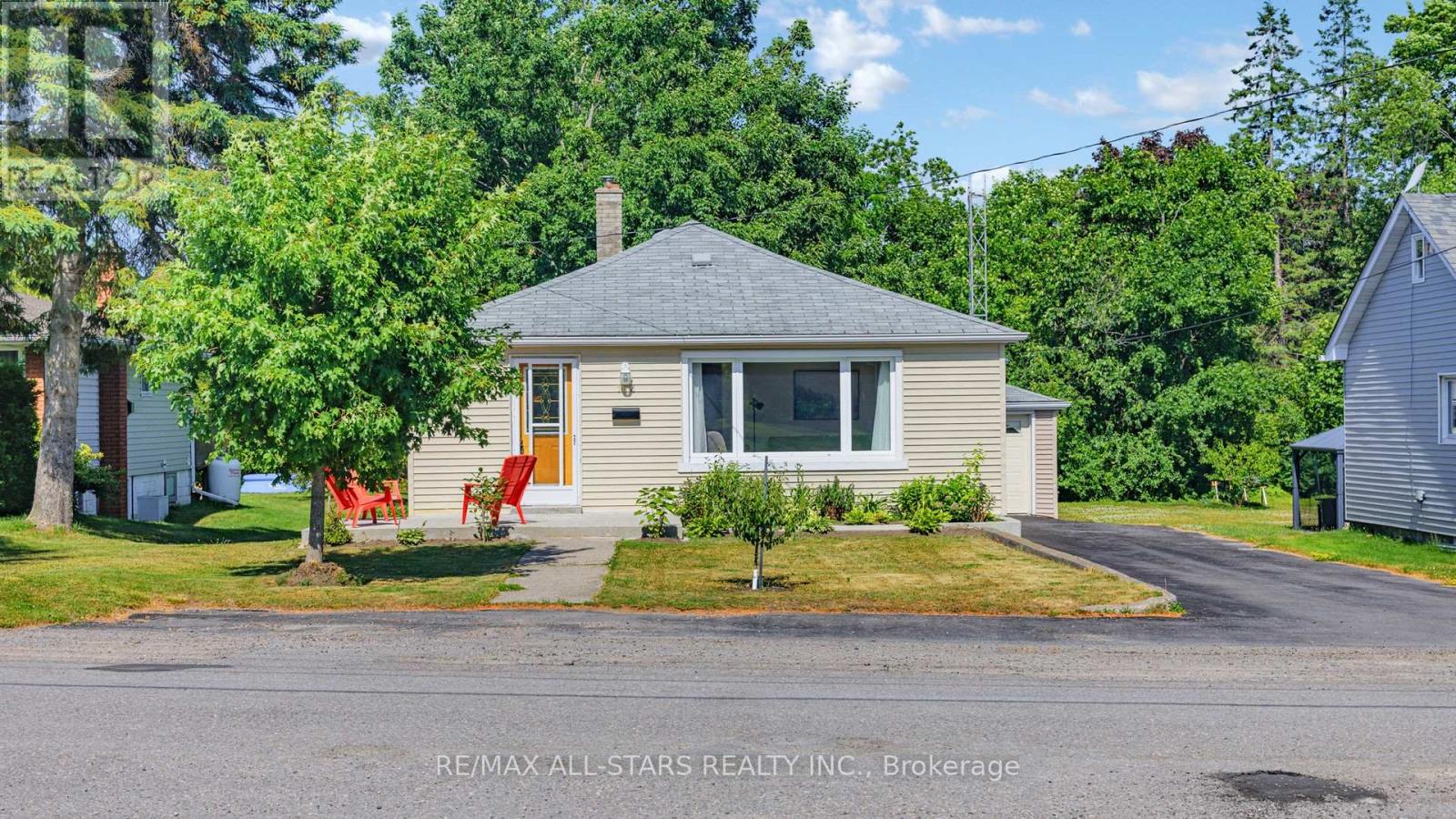 162 Queen Street, Kawartha Lakes, Ontario  K0M 1N0 - Photo 1 - X12609582