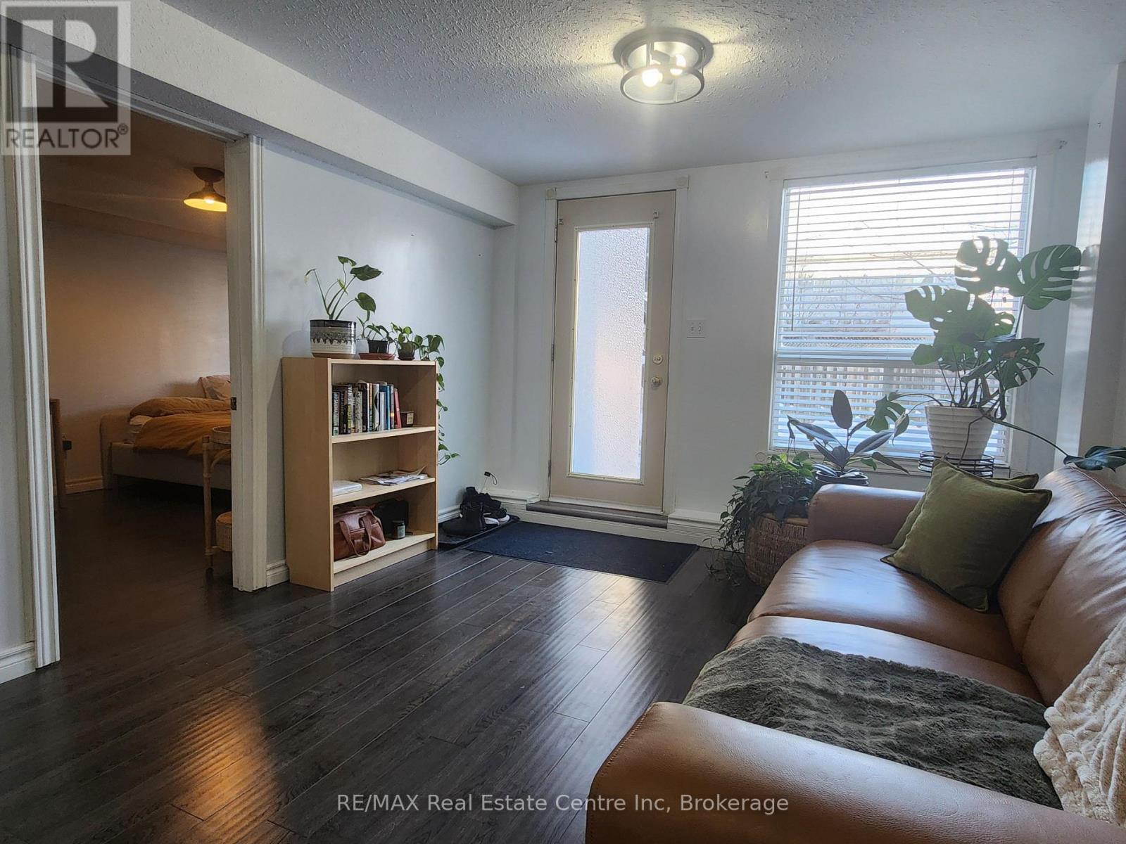 17 Boulder Crescent, Guelph (Clairfields/hanlon Business Park), Ontario  N1G 5A3 - Photo 3 - X12609504