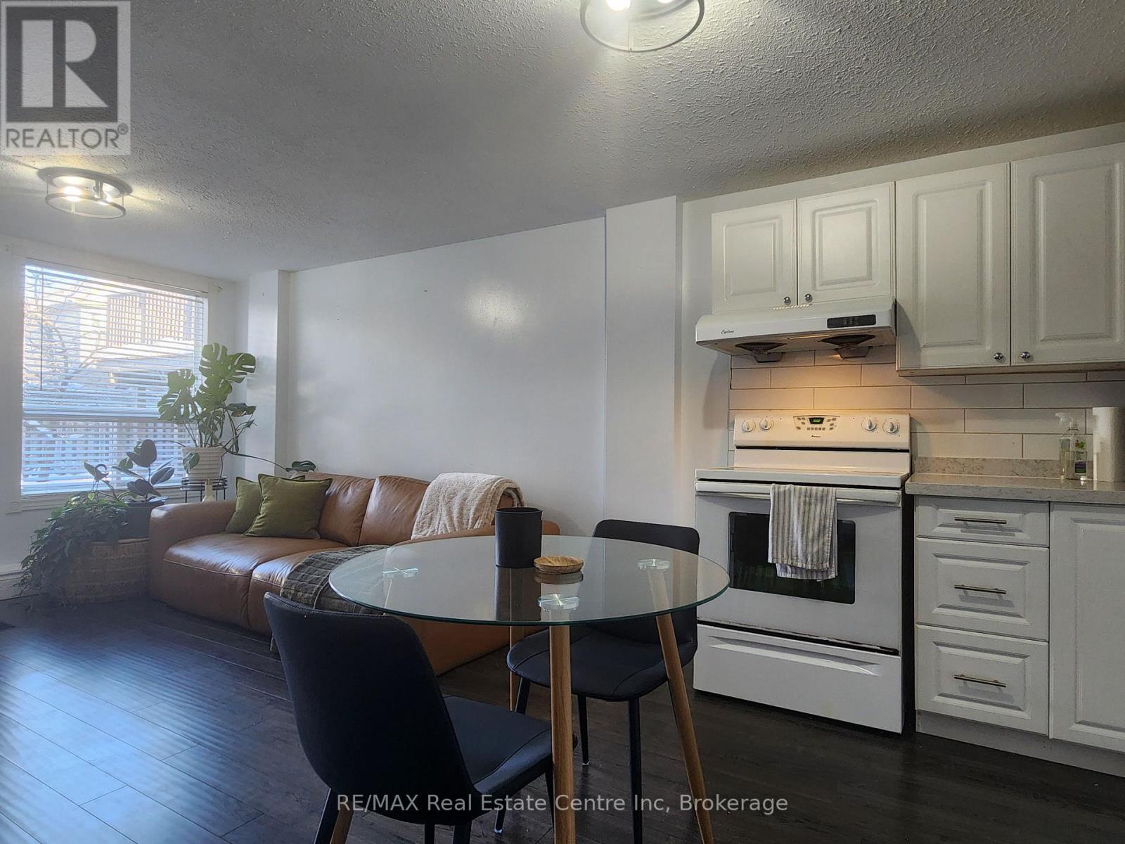 17 Boulder Crescent, Guelph (Clairfields/hanlon Business Park), Ontario  N1G 5A3 - Photo 6 - X12609504