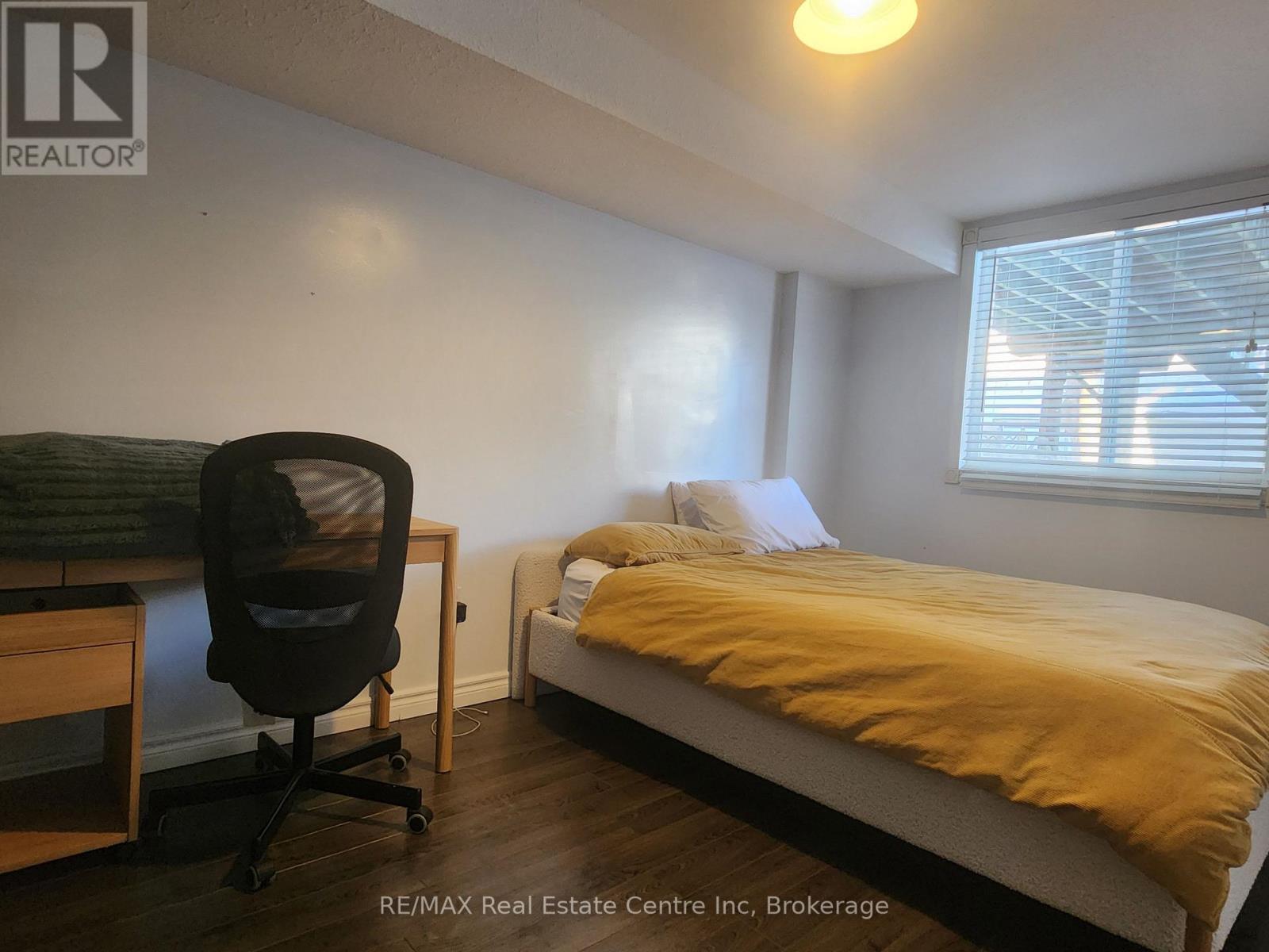 17 Boulder Crescent, Guelph (Clairfields/hanlon Business Park), Ontario  N1G 5A3 - Photo 7 - X12609504