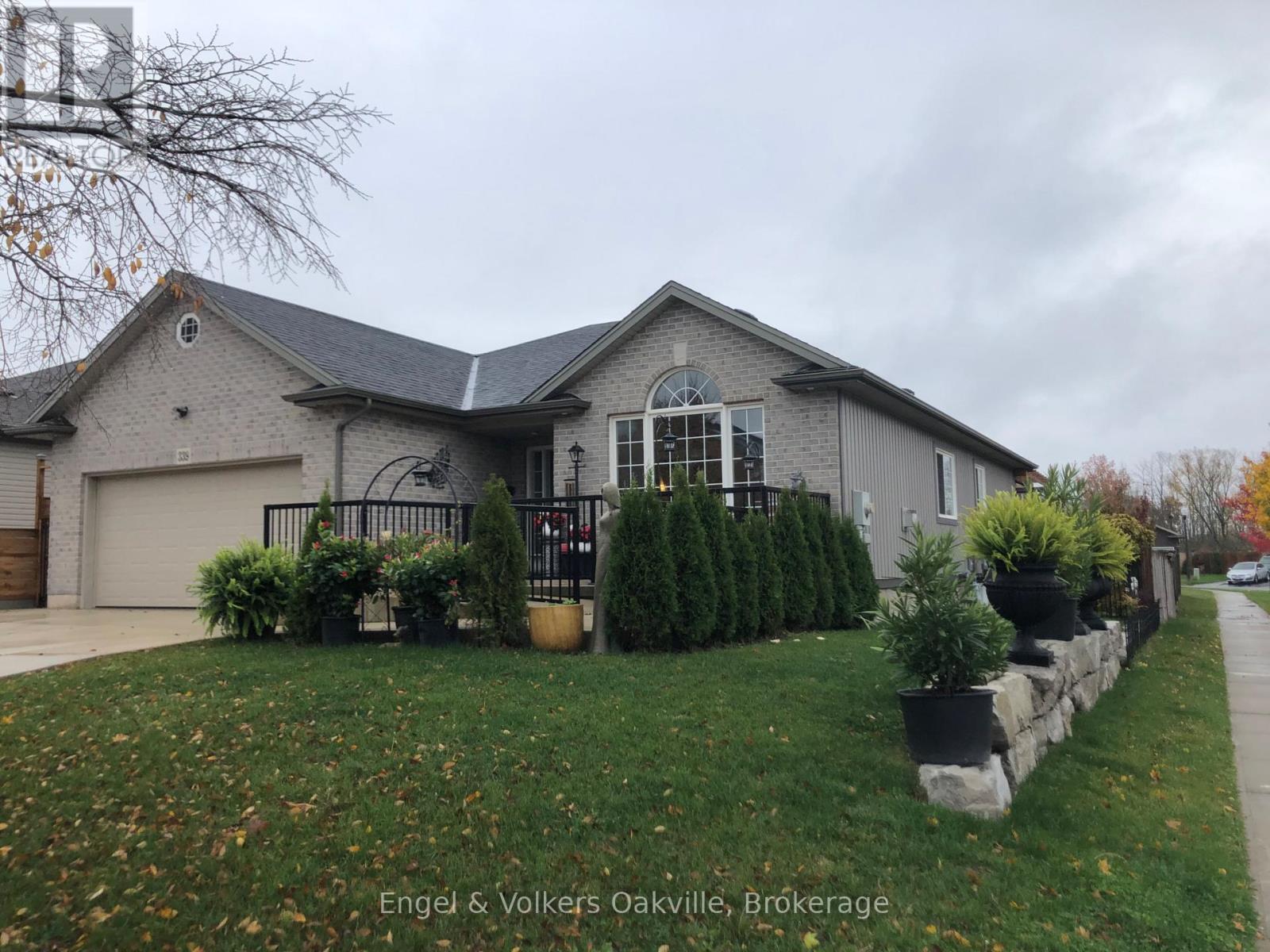 339 Wellbrook Avenue, Welland (Prince Charles), Ontario  L3C 7N3 - Photo 4 - X12609540
