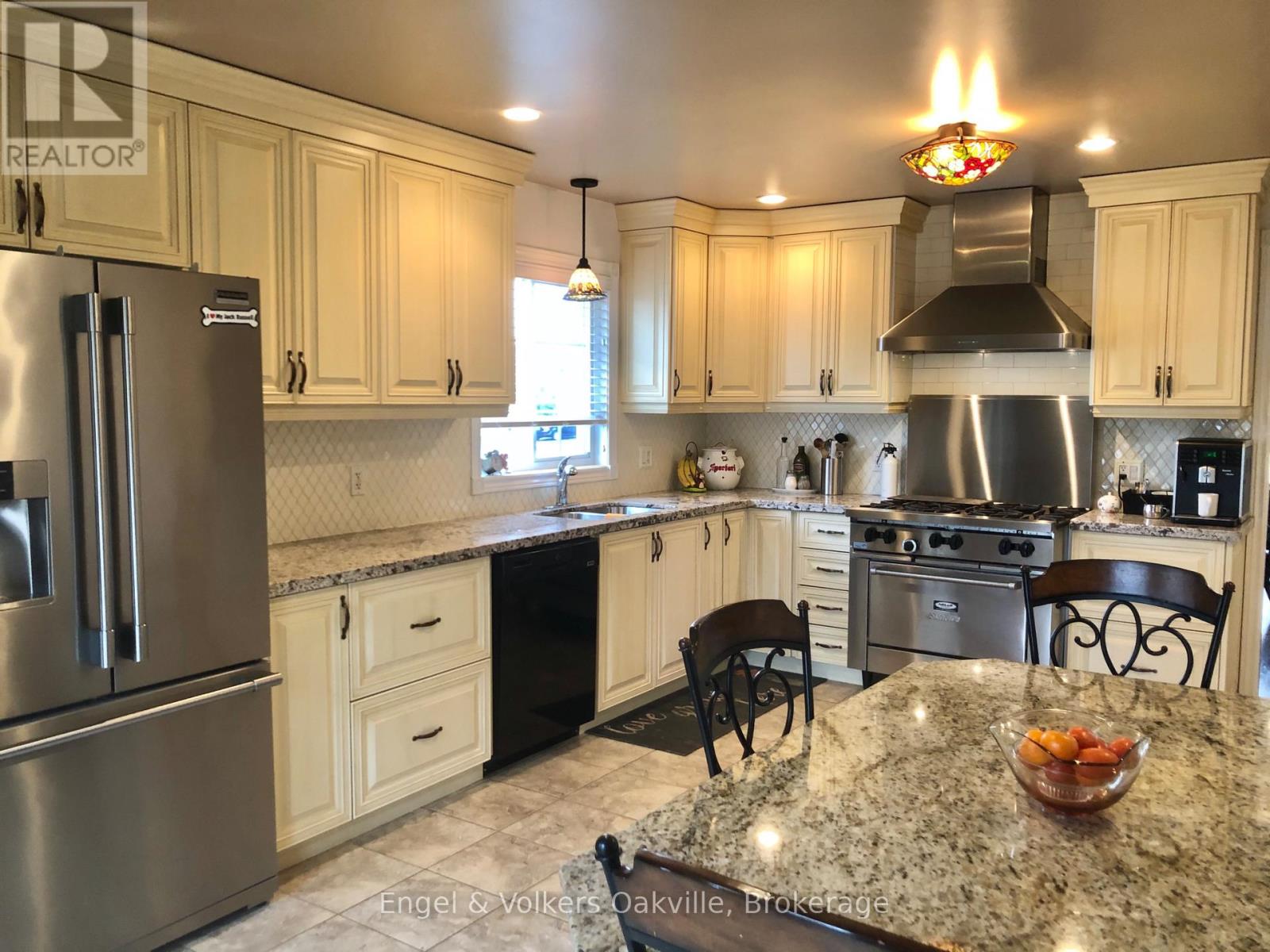 339 Wellbrook Avenue, Welland (Prince Charles), Ontario  L3C 7N3 - Photo 9 - X12609540