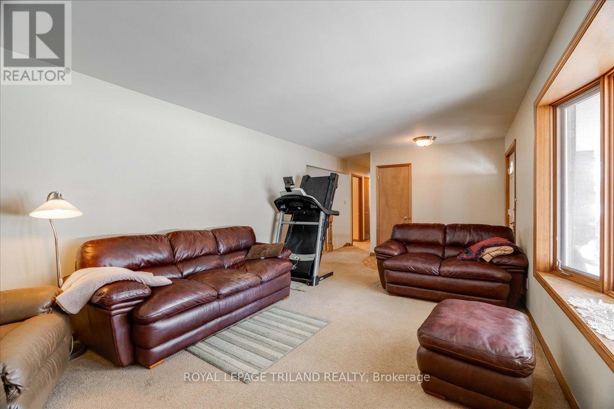 22775 Dogwood Road, Southwest Middlesex, Ontario  N0L 1Z0 - Photo 11 - X12609442