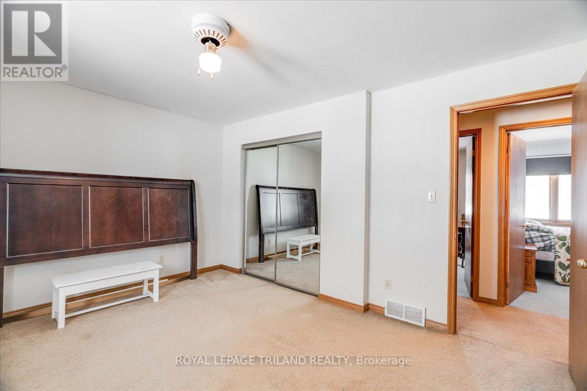 22775 Dogwood Road, Southwest Middlesex, Ontario  N0L 1Z0 - Photo 17 - X12609442