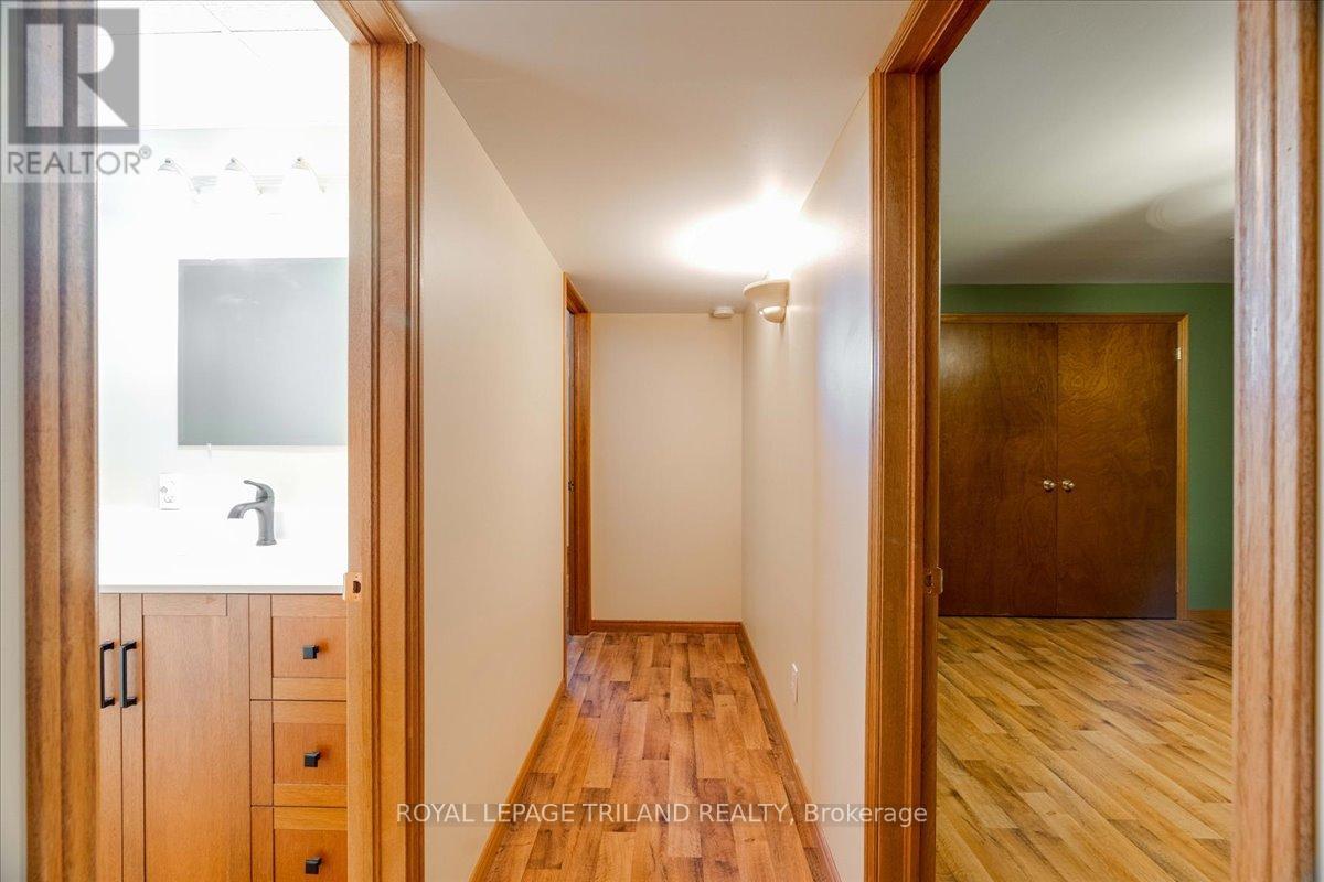 22775 Dogwood Road, Southwest Middlesex, Ontario  N0L 1Z0 - Photo 32 - X12609442