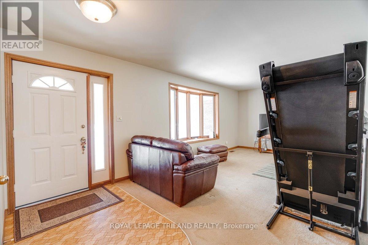 22775 Dogwood Road, Southwest Middlesex, Ontario  N0L 1Z0 - Photo 9 - X12609442