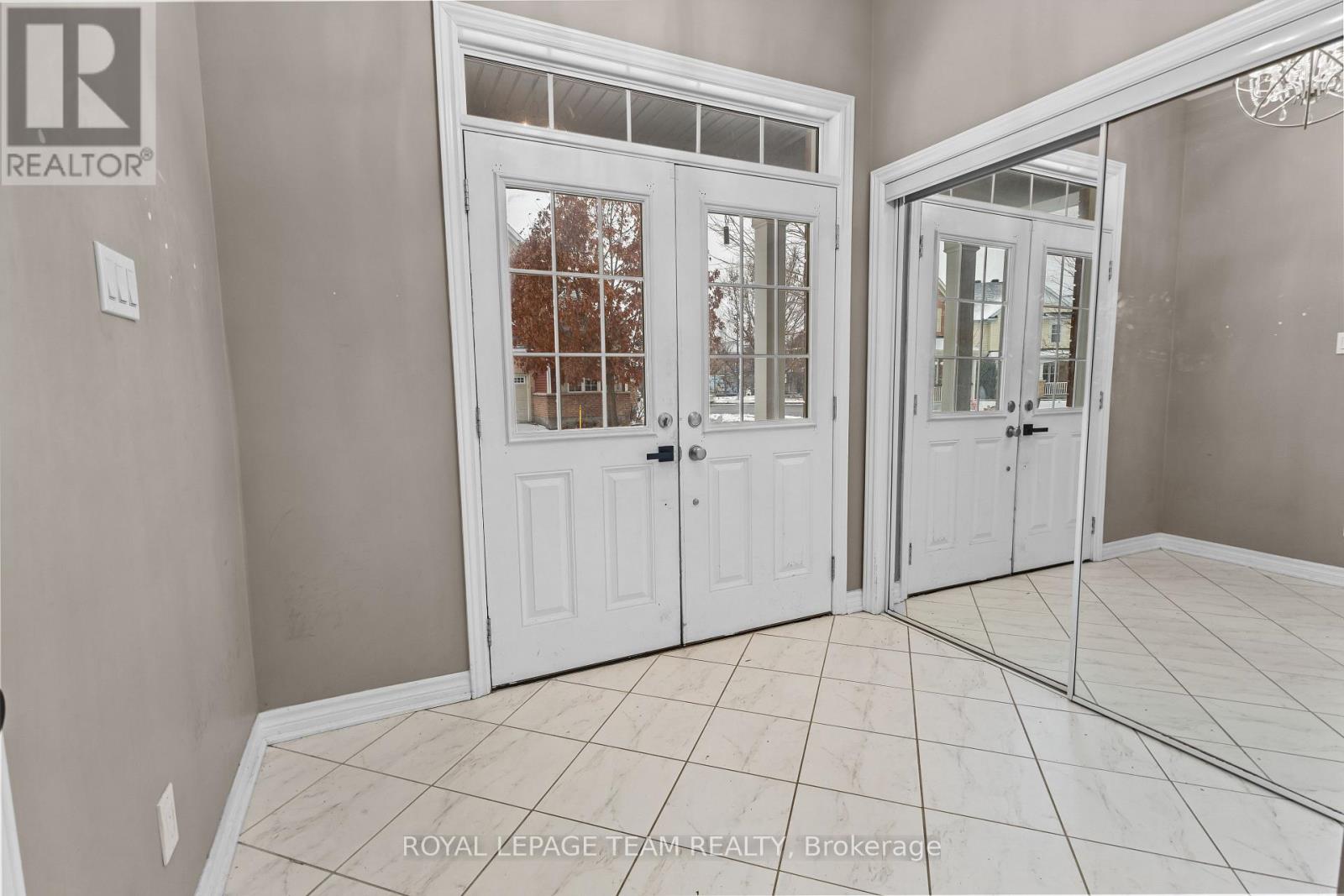 103 Coriolis Court, Ottawa, Ontario  K2S 0P3 - Photo 3 - X12609426