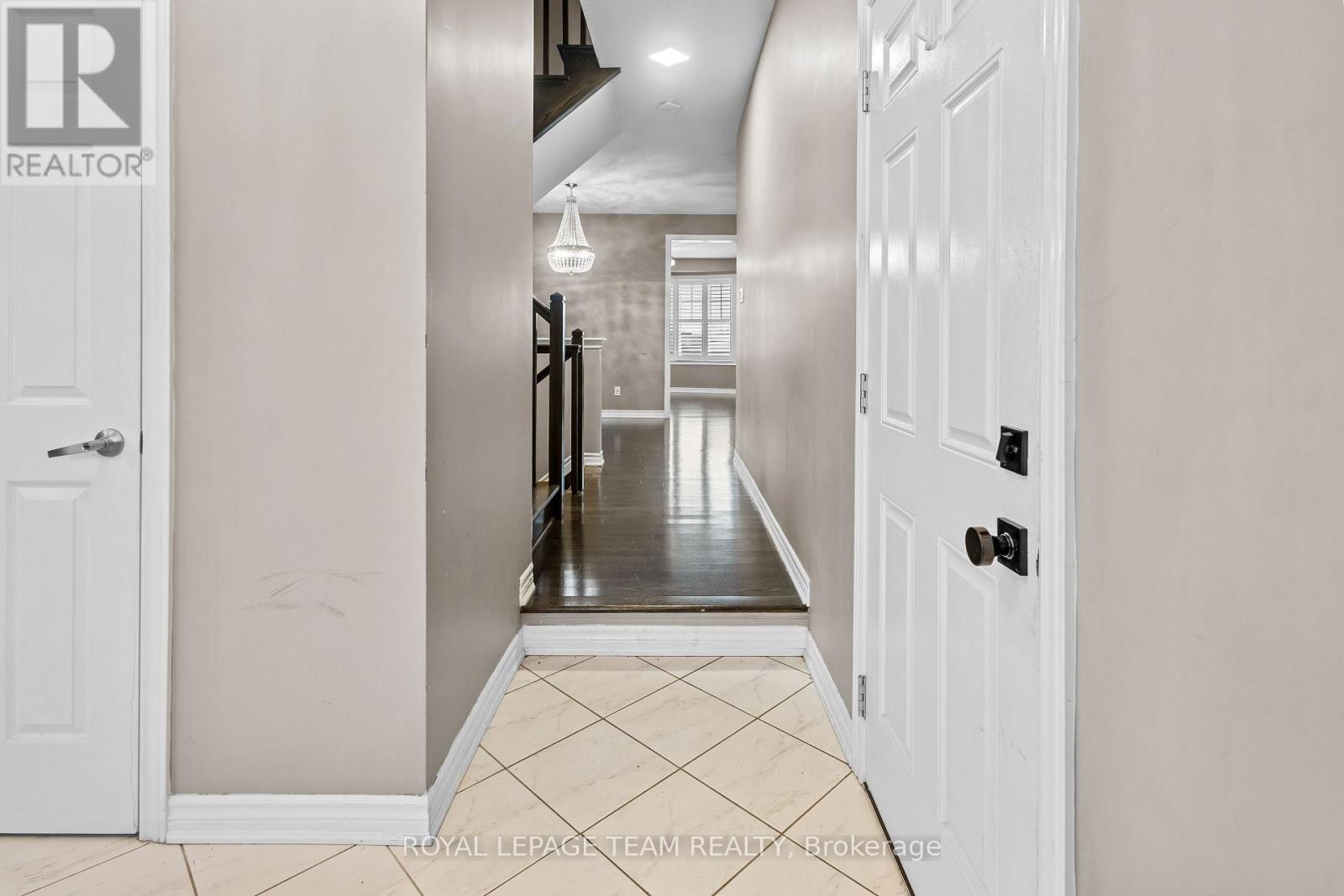 103 Coriolis Court, Ottawa, Ontario  K2S 0P3 - Photo 4 - X12609426