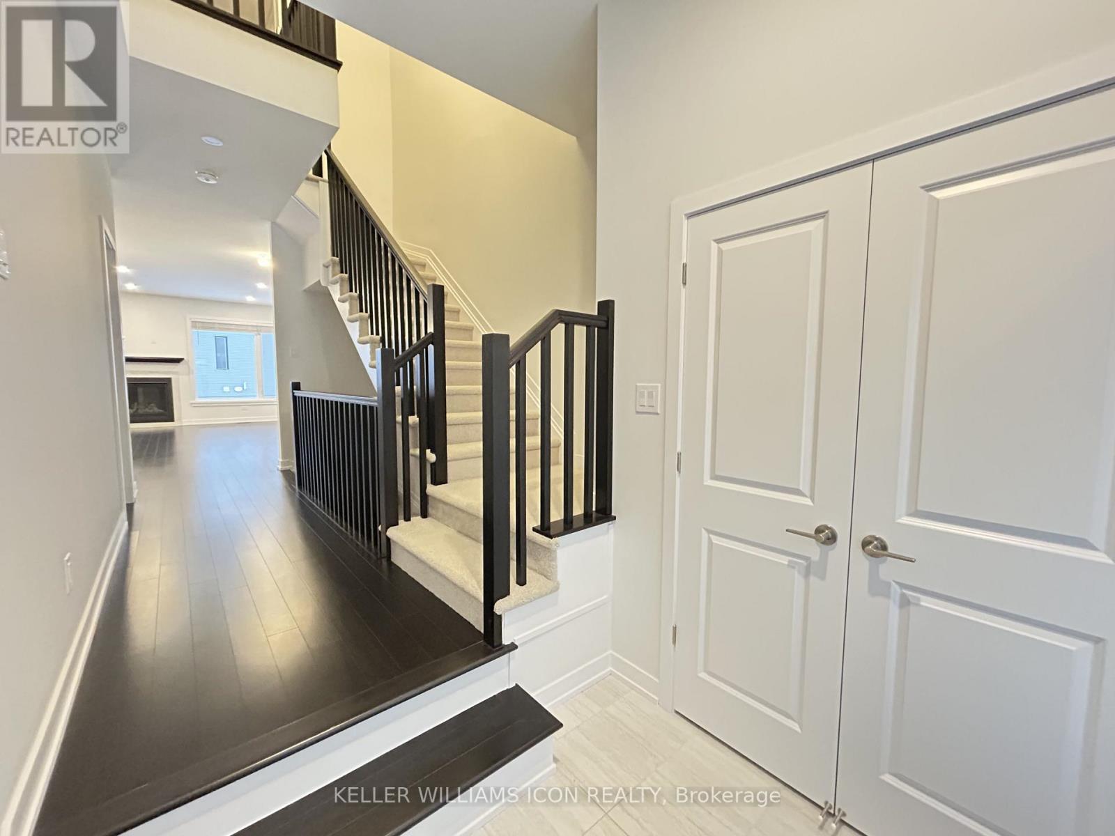 383 Mango Street, Ottawa, Ontario  K1X 0K2 - Photo 2 - X12609546