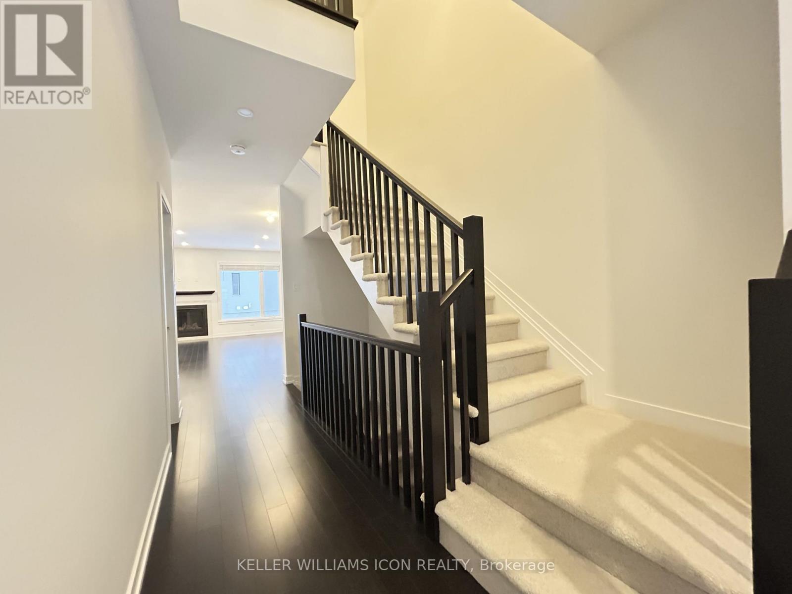 383 Mango Street, Ottawa, Ontario  K1X 0K2 - Photo 3 - X12609546