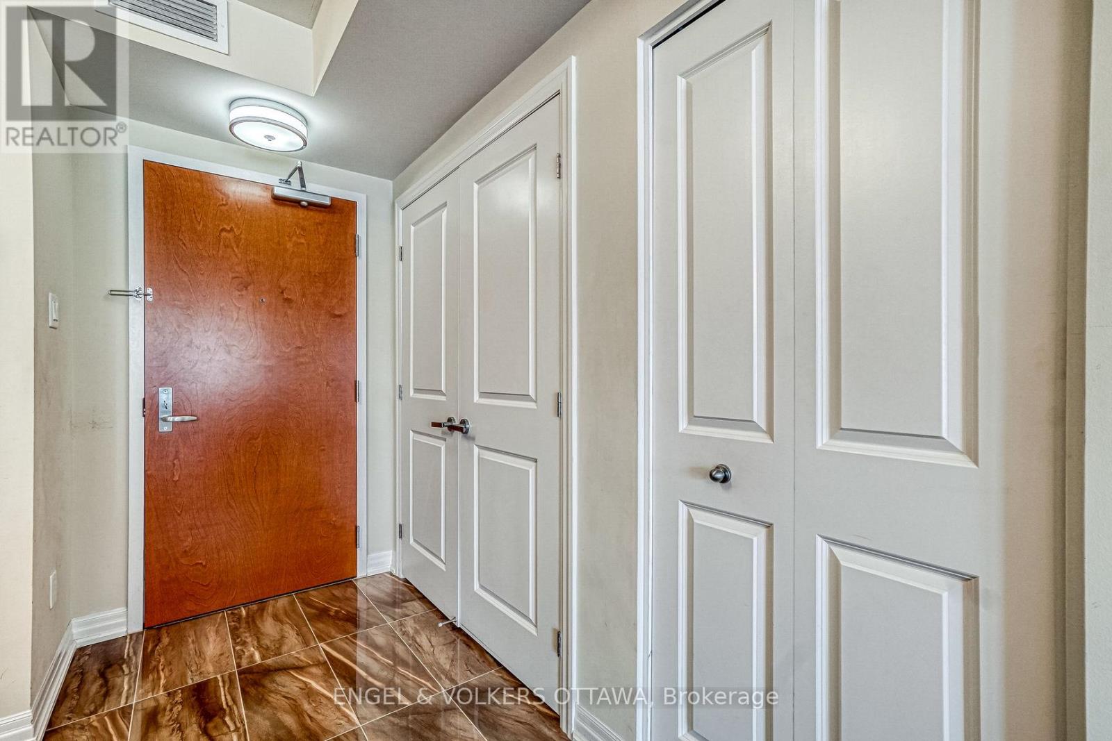 804 - 195 Besserer Street, Ottawa, Ontario  K1N 0B6 - Photo 5 - X12609560