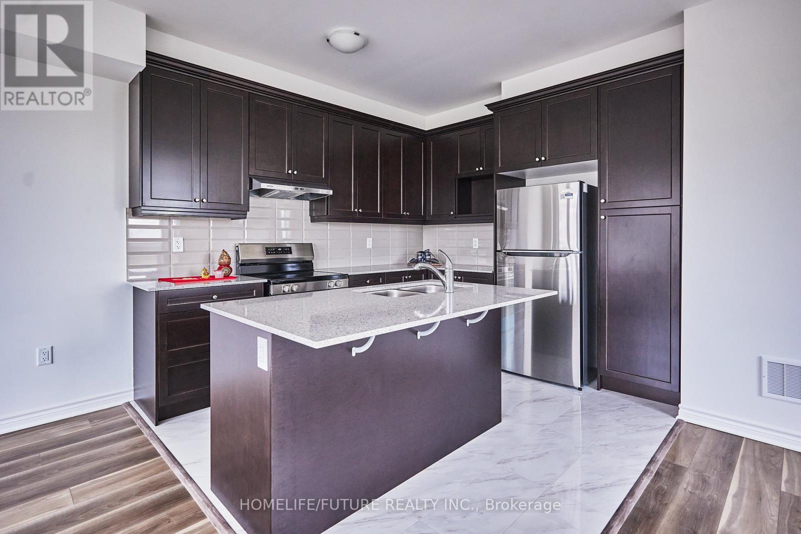 3378 Salt Springs Drive, Pickering, Ontario  L1X 0T3 - Photo 5 - E12599756