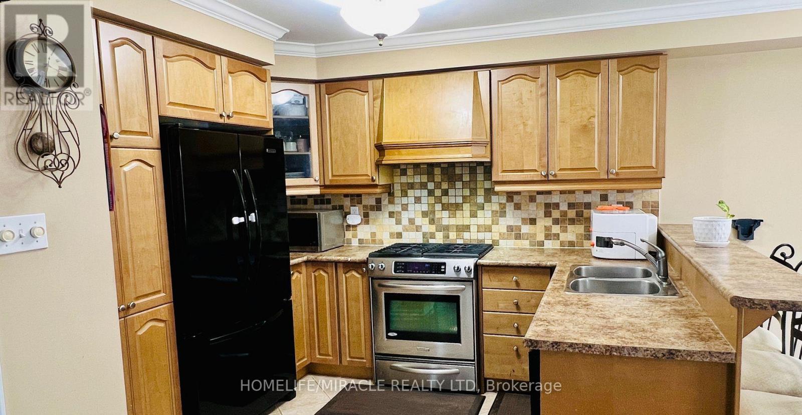 29 Brucewood Road, Brampton, Ontario  L6R 3N1 - Photo 6 - W12602124