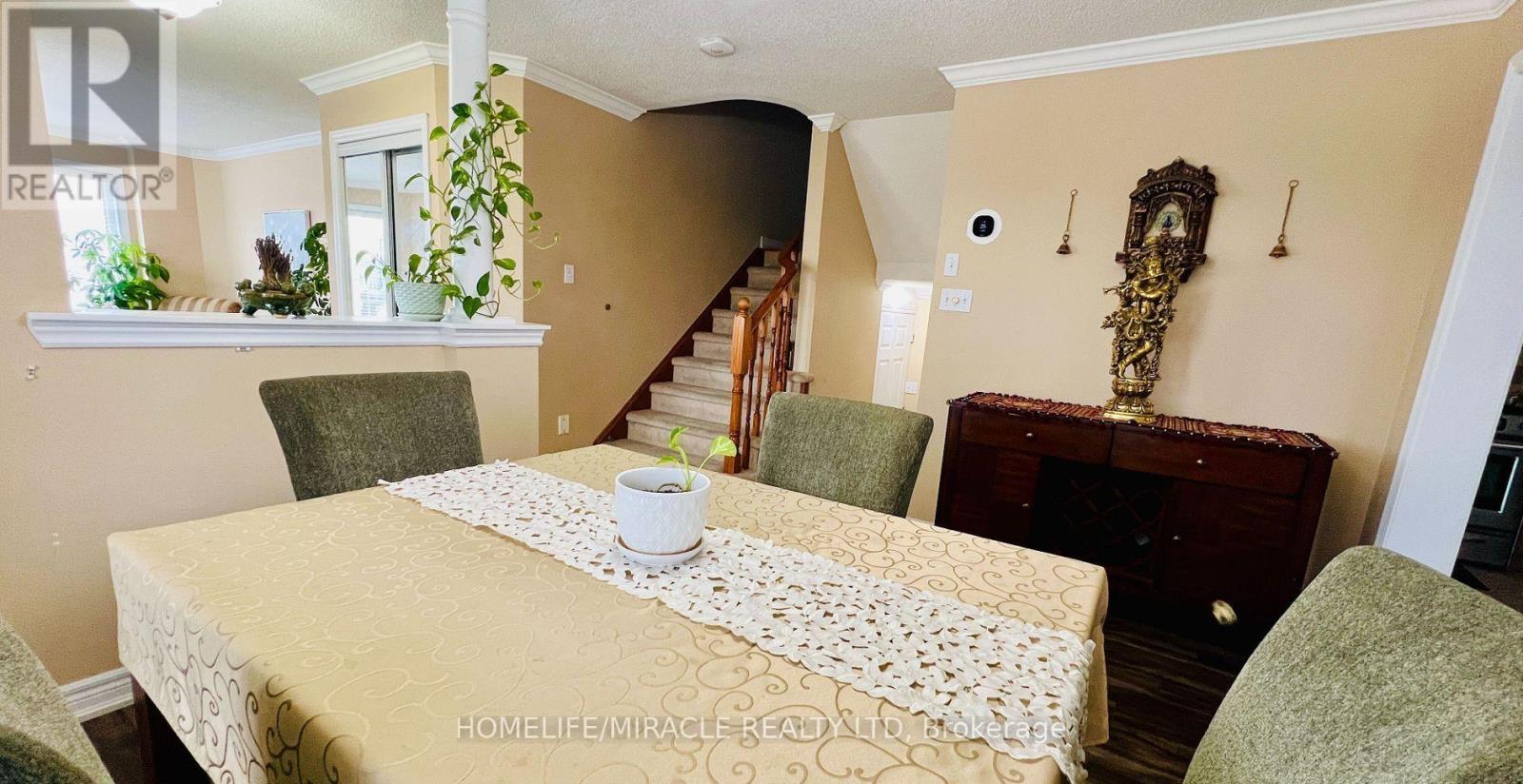 29 Brucewood Road, Brampton, Ontario  L6R 3N1 - Photo 5 - W12602124