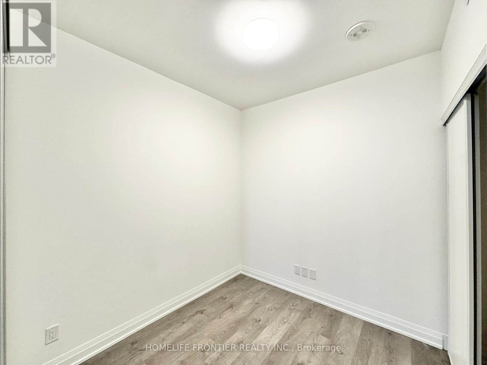 2011 - 4015 The Exchange Street, Mississauga, Ontario  L5B 0N9 - Photo 5 - W12609344