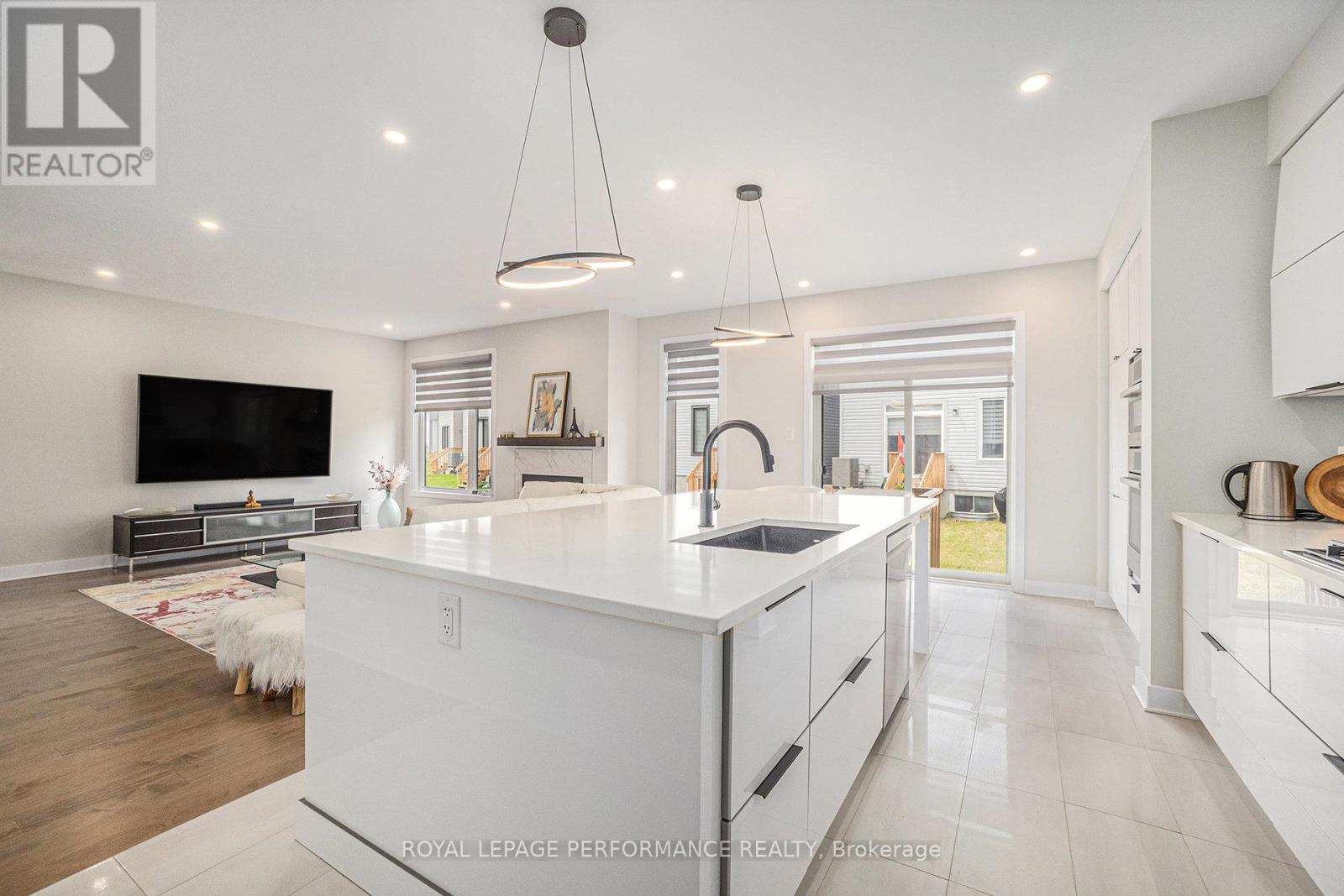 233 Beaugency Street, Ottawa, Ontario  K1W 0T2 - Photo 5 - X12304688