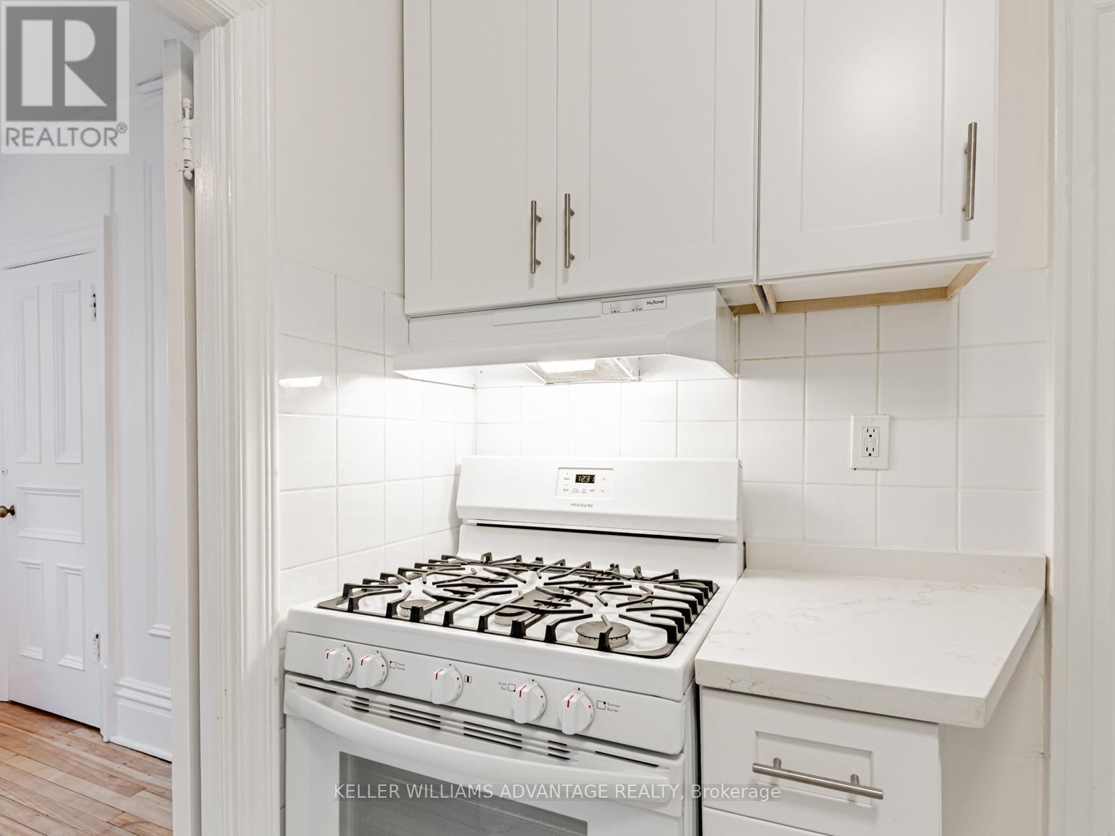 2nd Floor Unit 3 - 347 Walmer Road, Toronto, Ontario  M5R 2Y3 - Photo 10 - C12609512