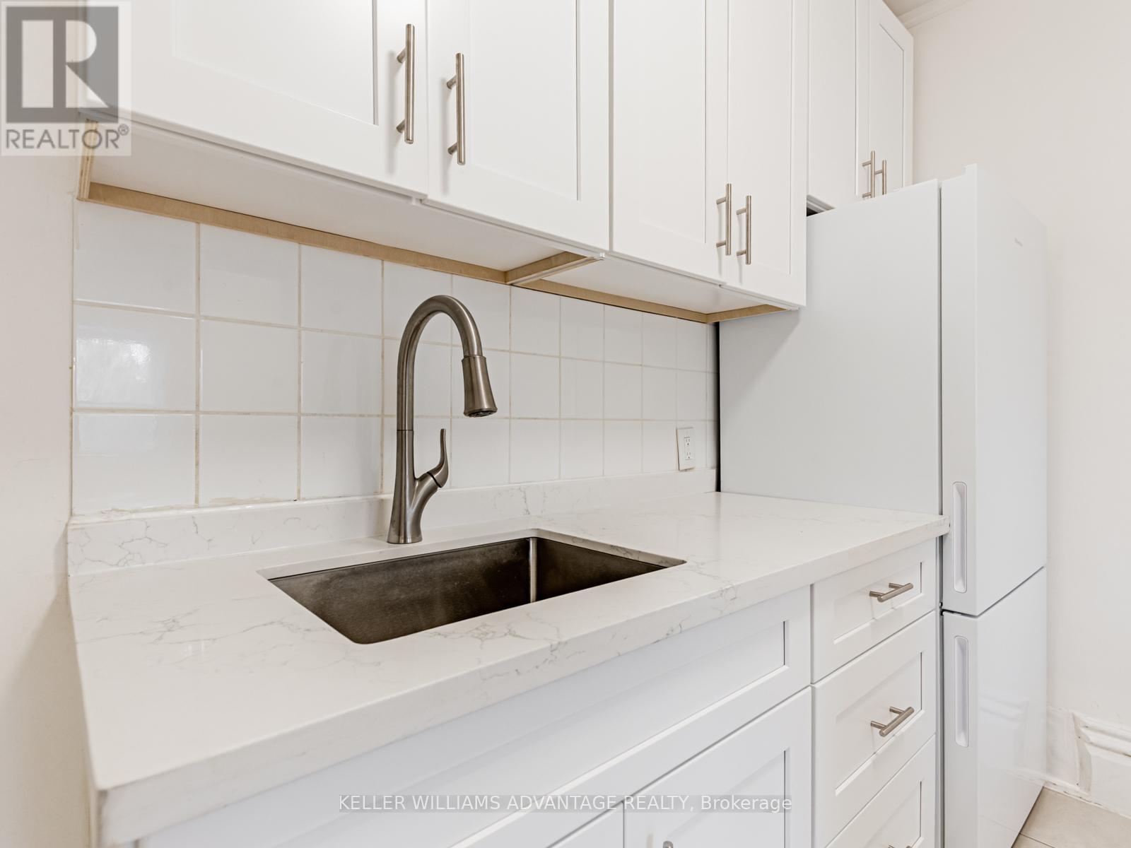 2nd Floor Unit 3 - 347 Walmer Road, Toronto, Ontario  M5R 2Y3 - Photo 11 - C12609512